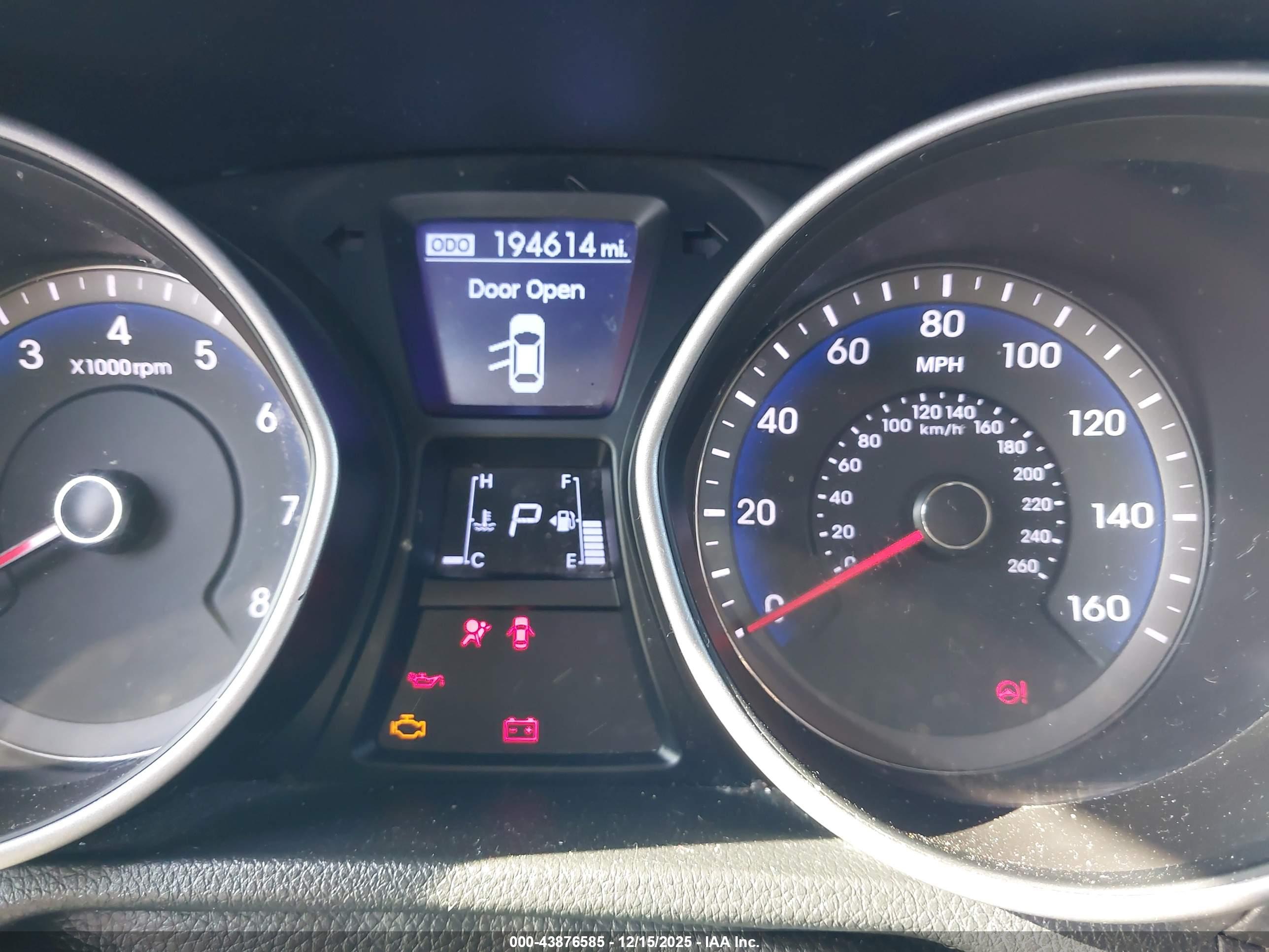 HYUNDAI ELANTRA image 7