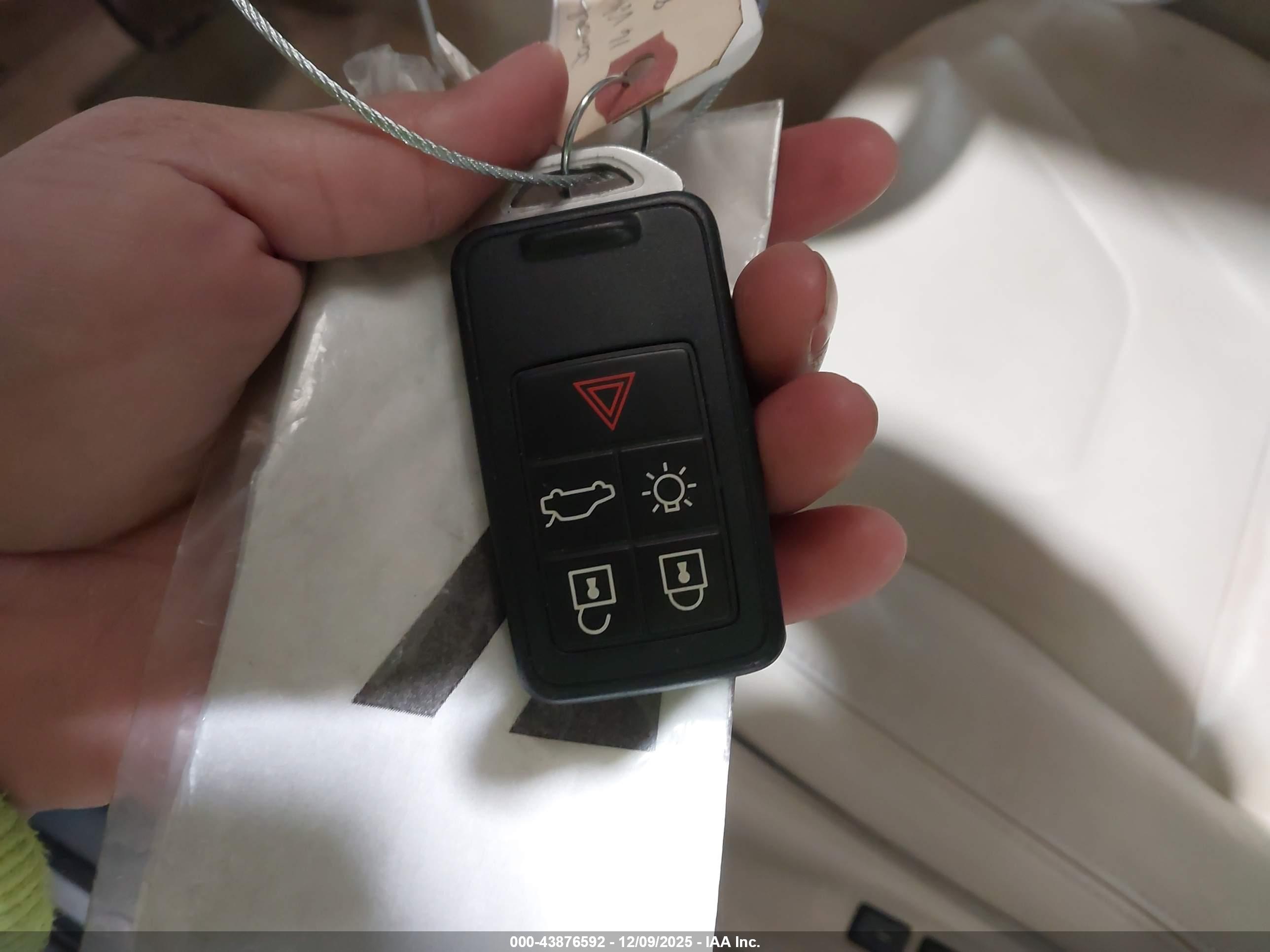 VOLVO S60 image 11