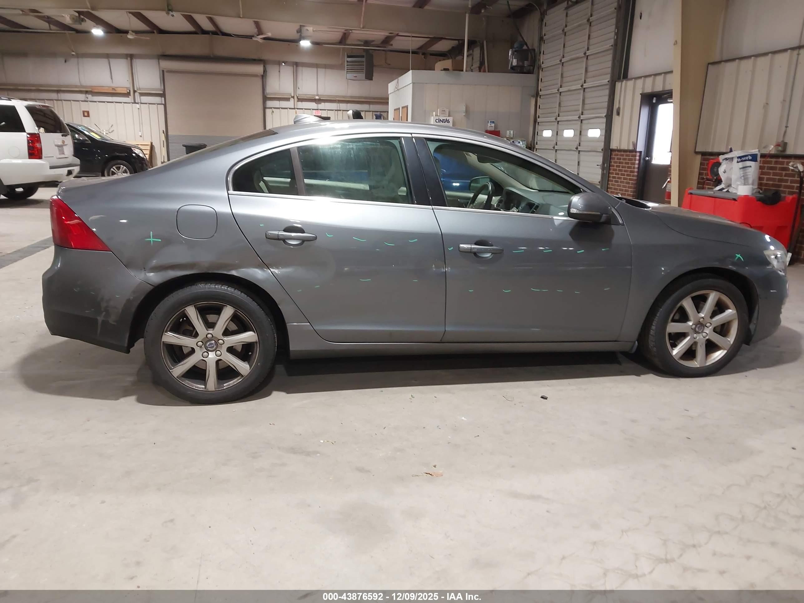 VOLVO S60 image 6
