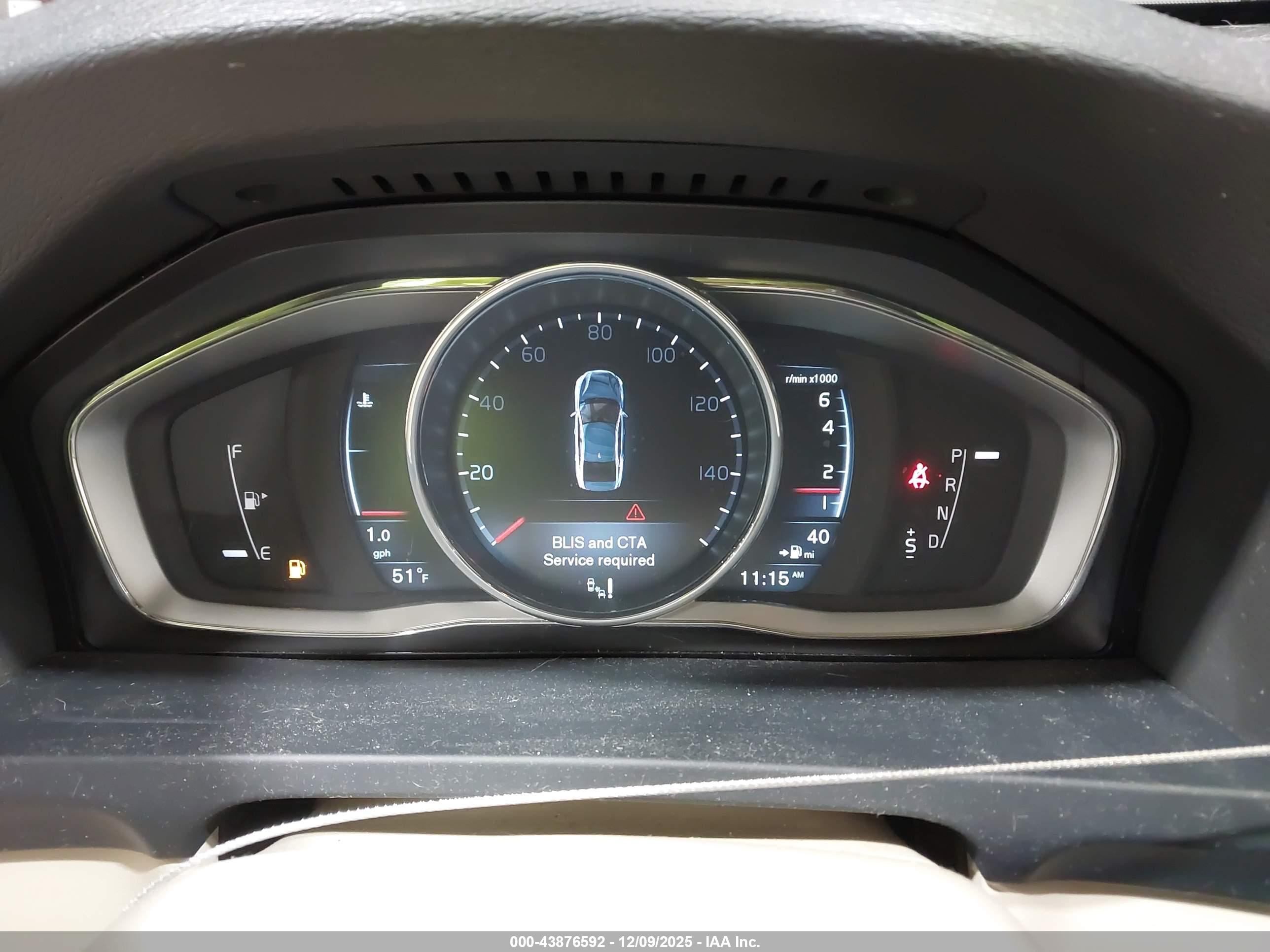 VOLVO S60 image 7