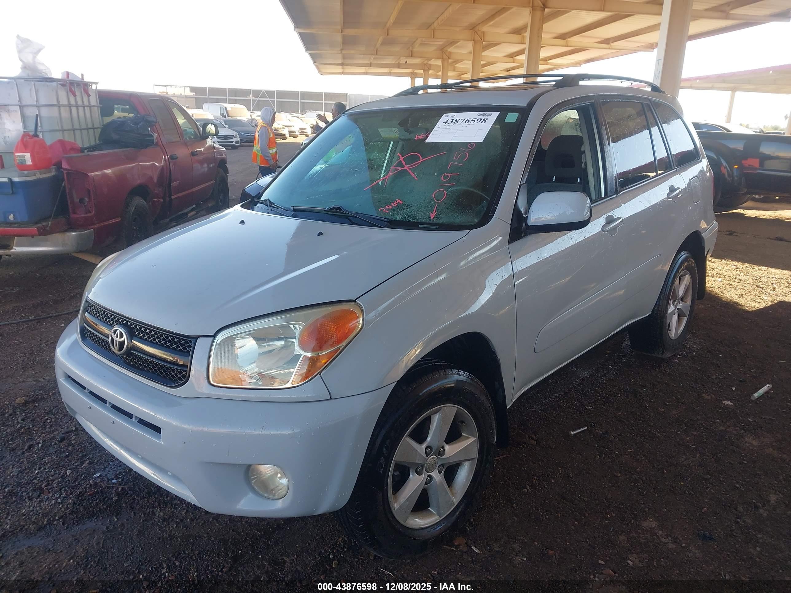 TOYOTA RAV4 image 2