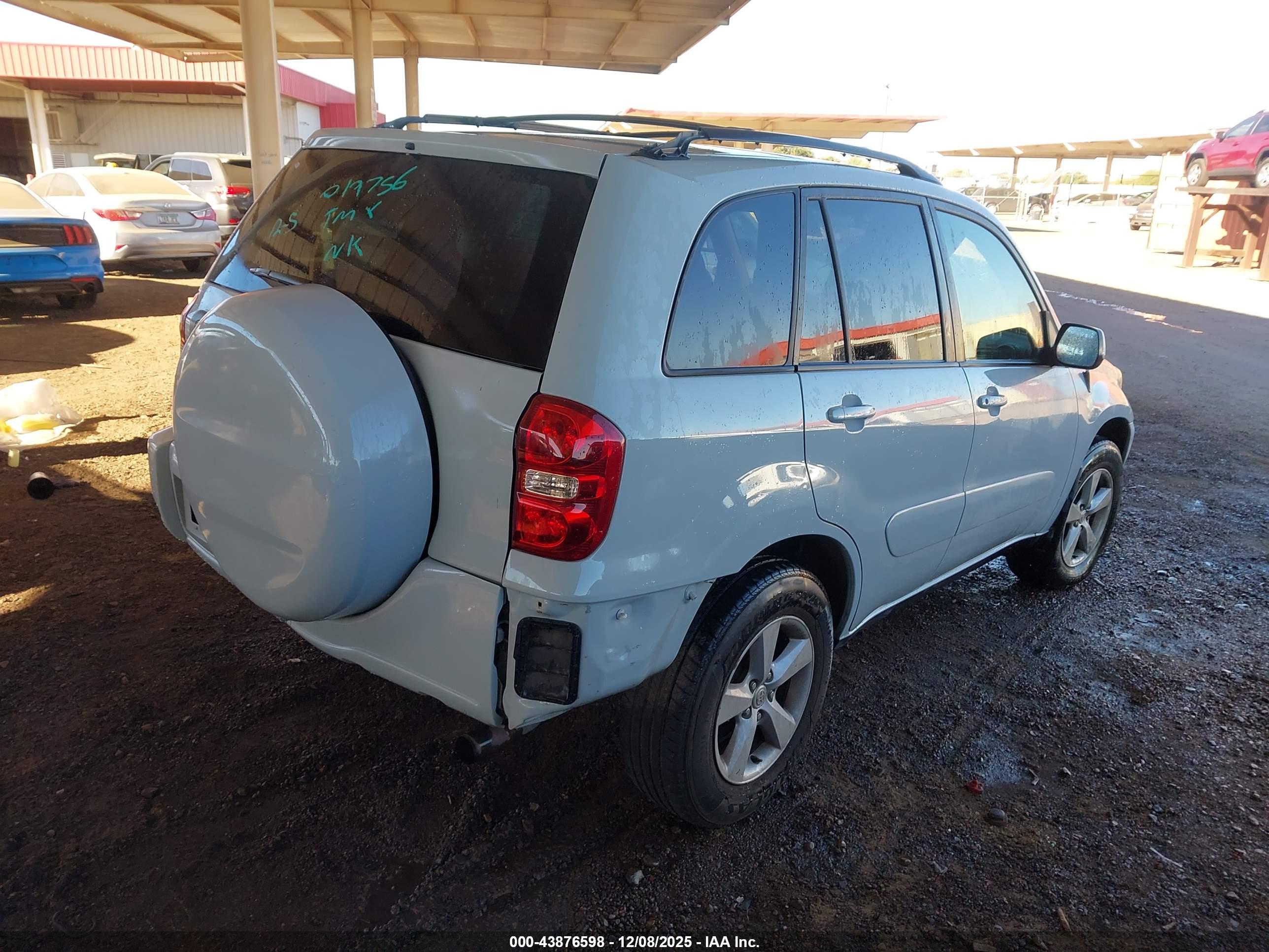 TOYOTA RAV4 image 4