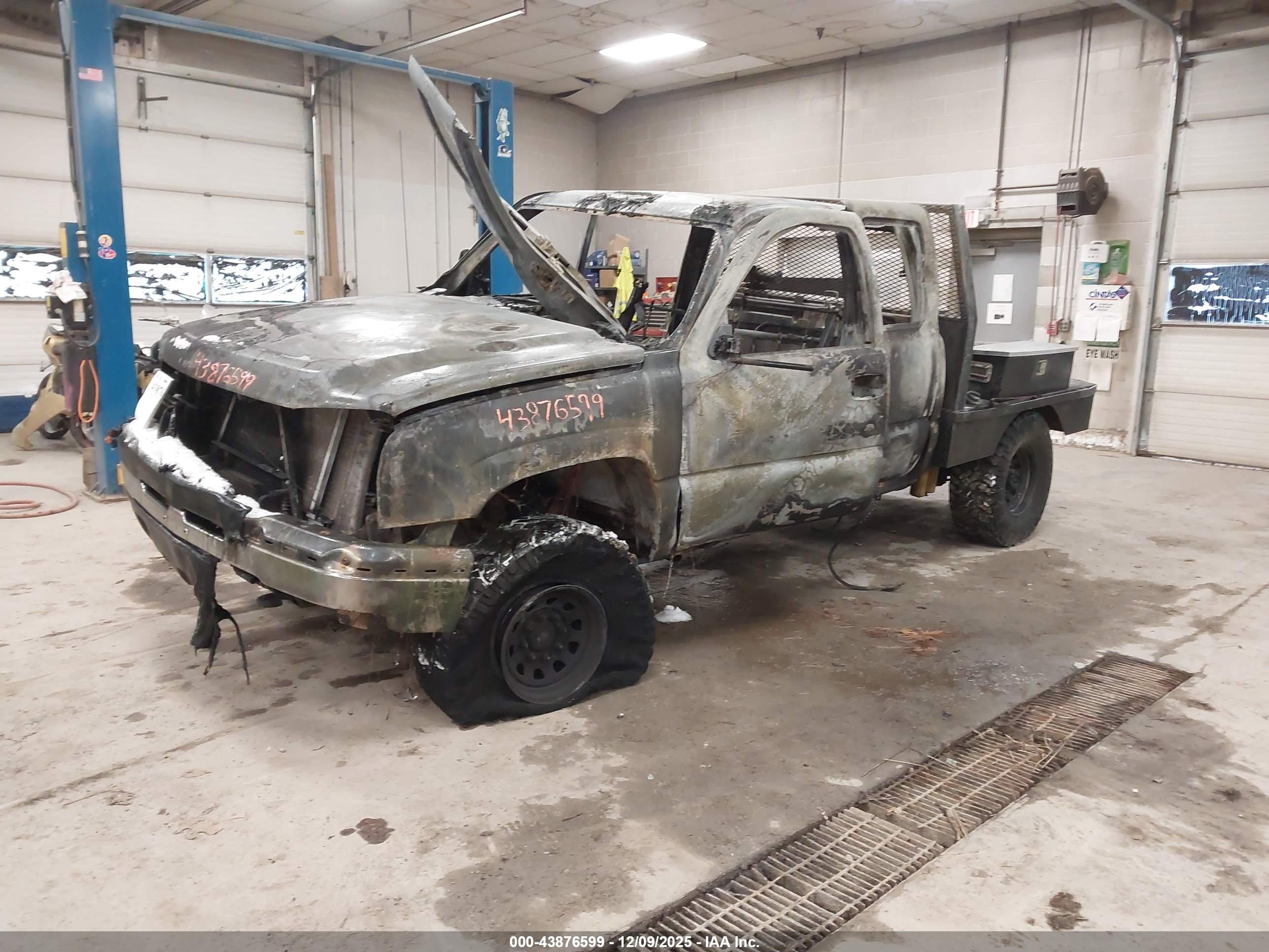 CHEVROLET SILVERADO image 2