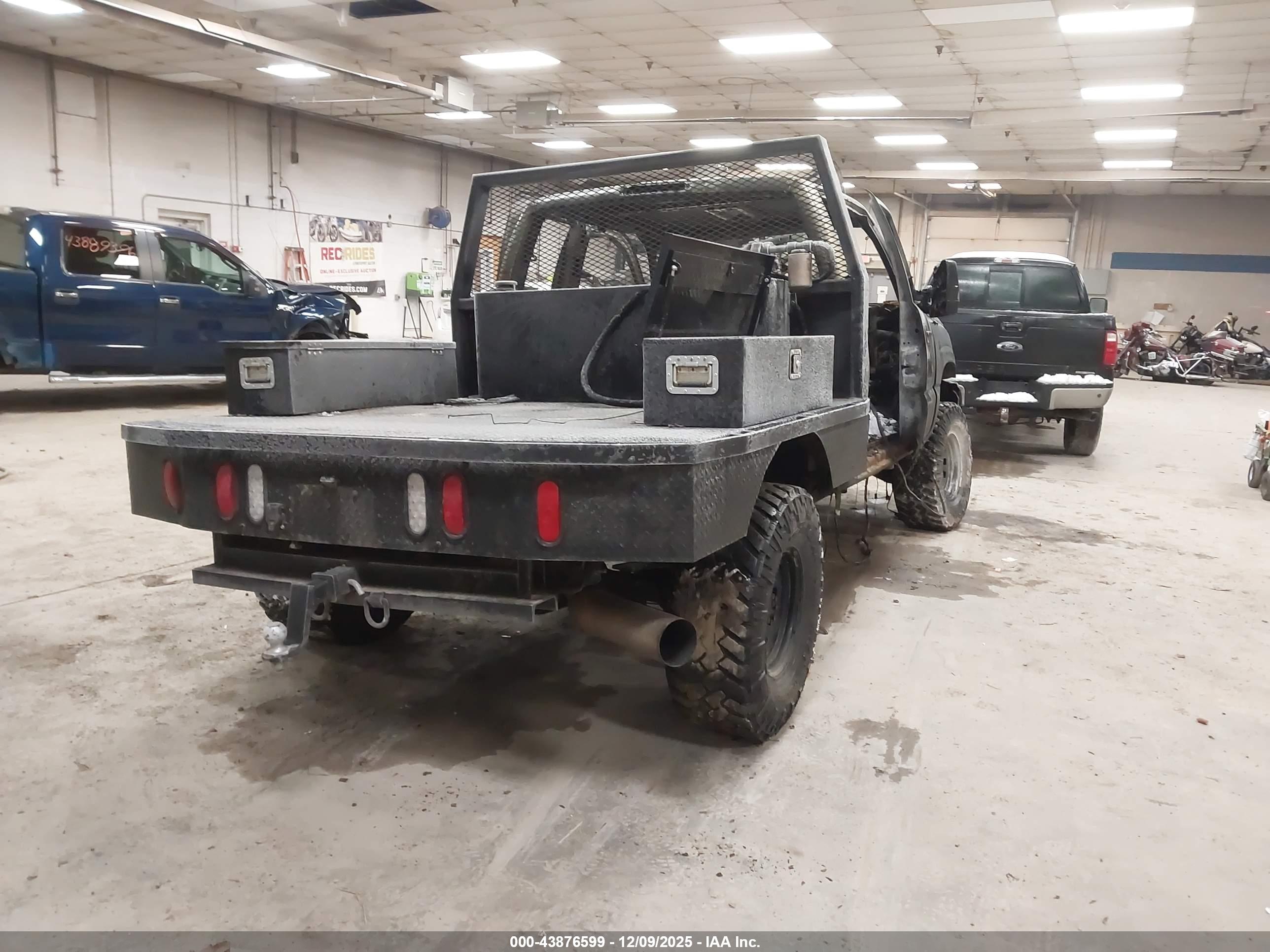 CHEVROLET SILVERADO image 4