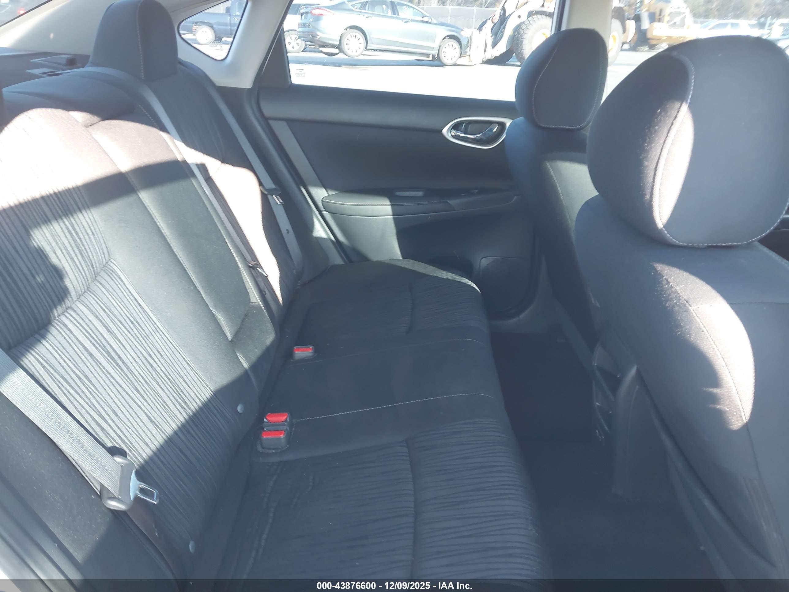 NISSAN SENTRA image 8