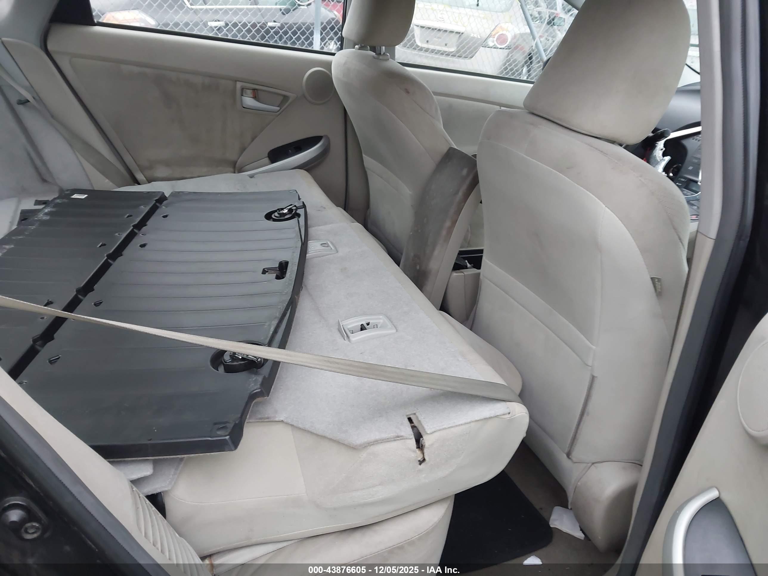 TOYOTA PRIUS image 8