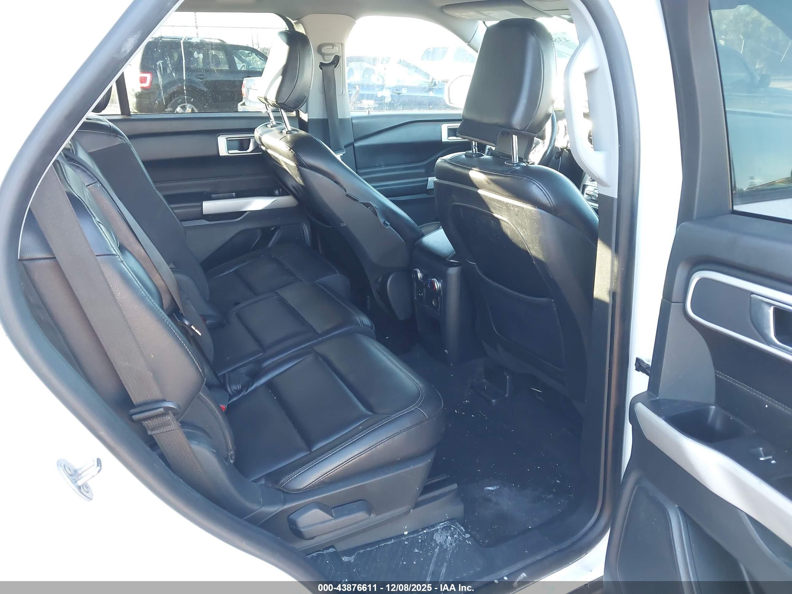 FORD EXPLORER image 8