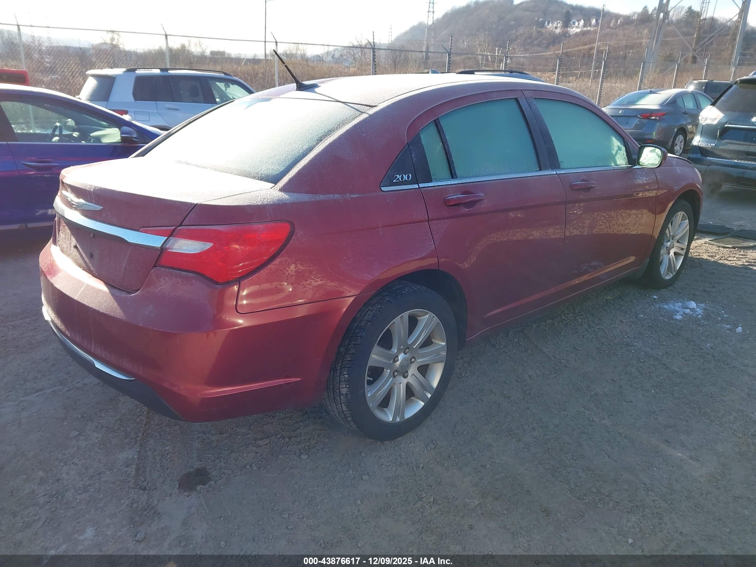 CHRYSLER 200 image 4