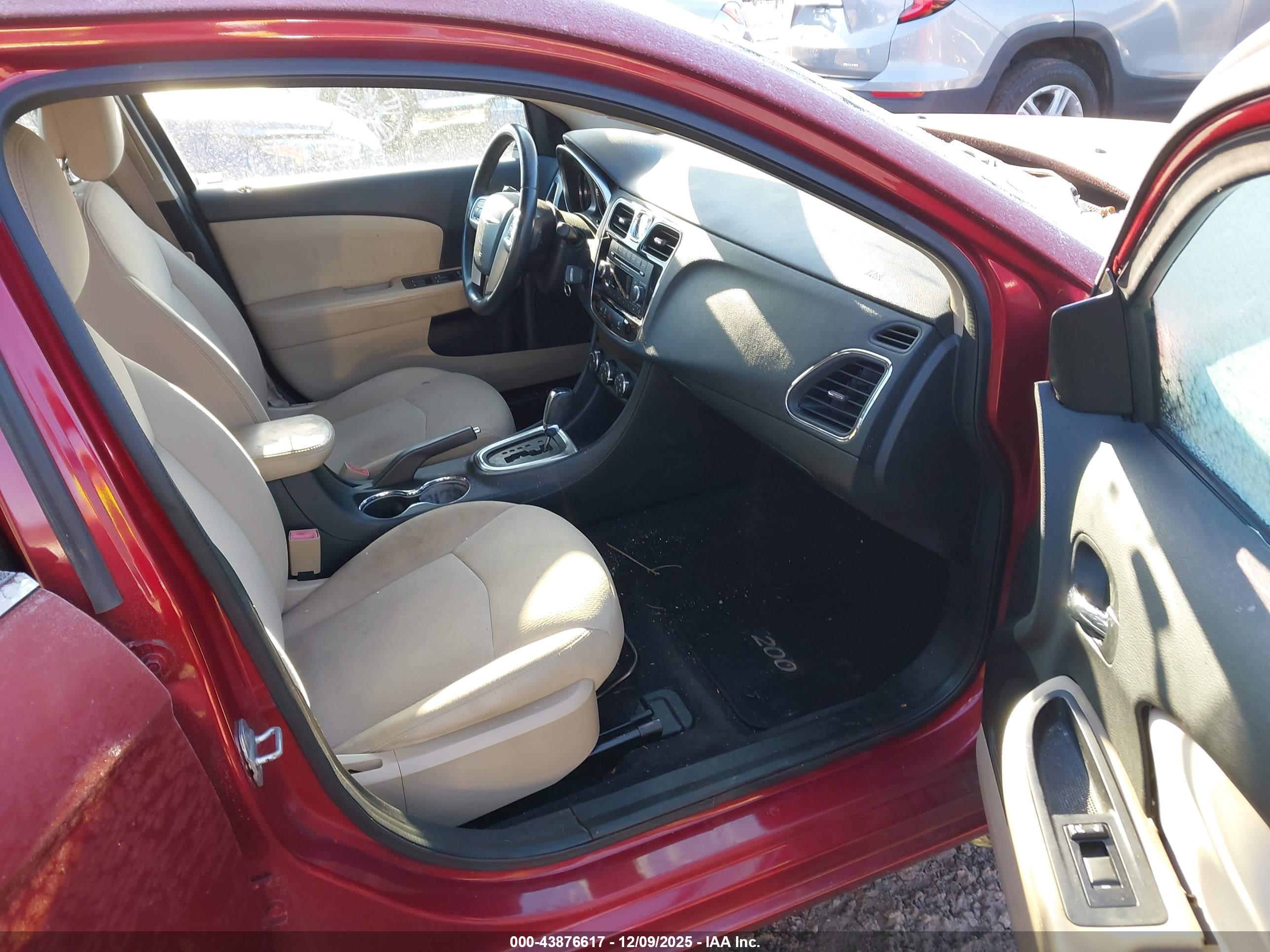 CHRYSLER 200 image 5