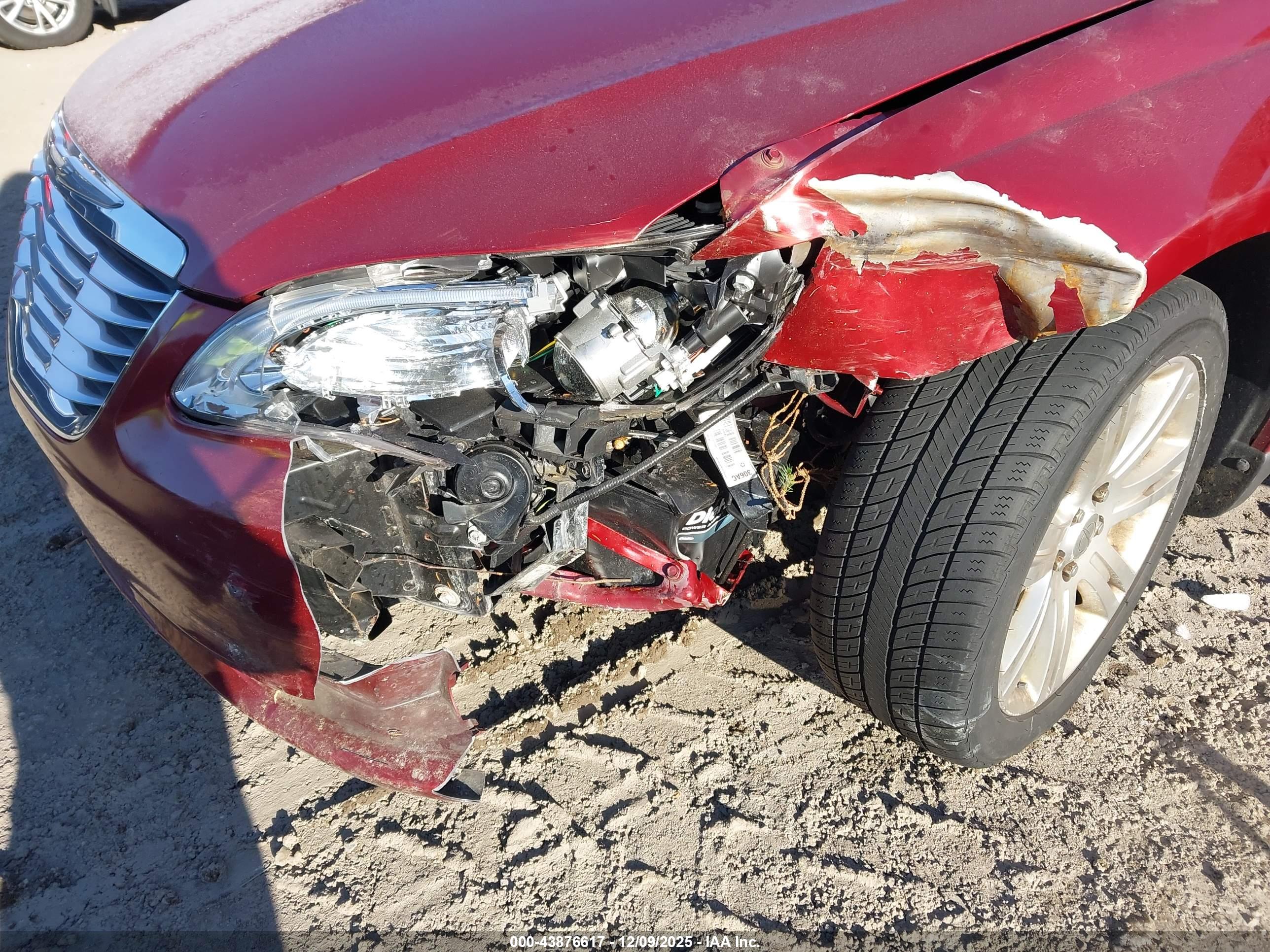 CHRYSLER 200 image 6
