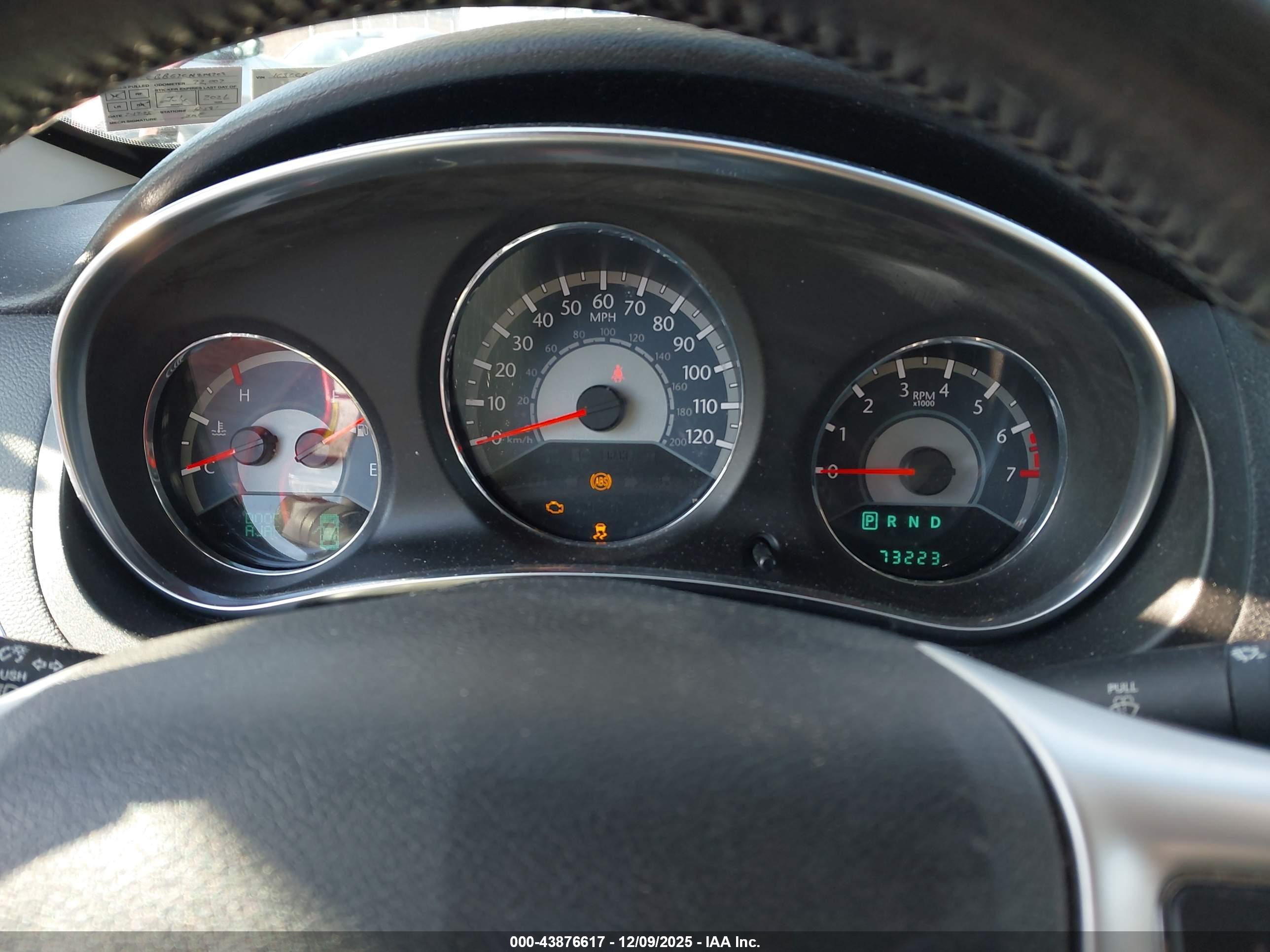 CHRYSLER 200 image 7