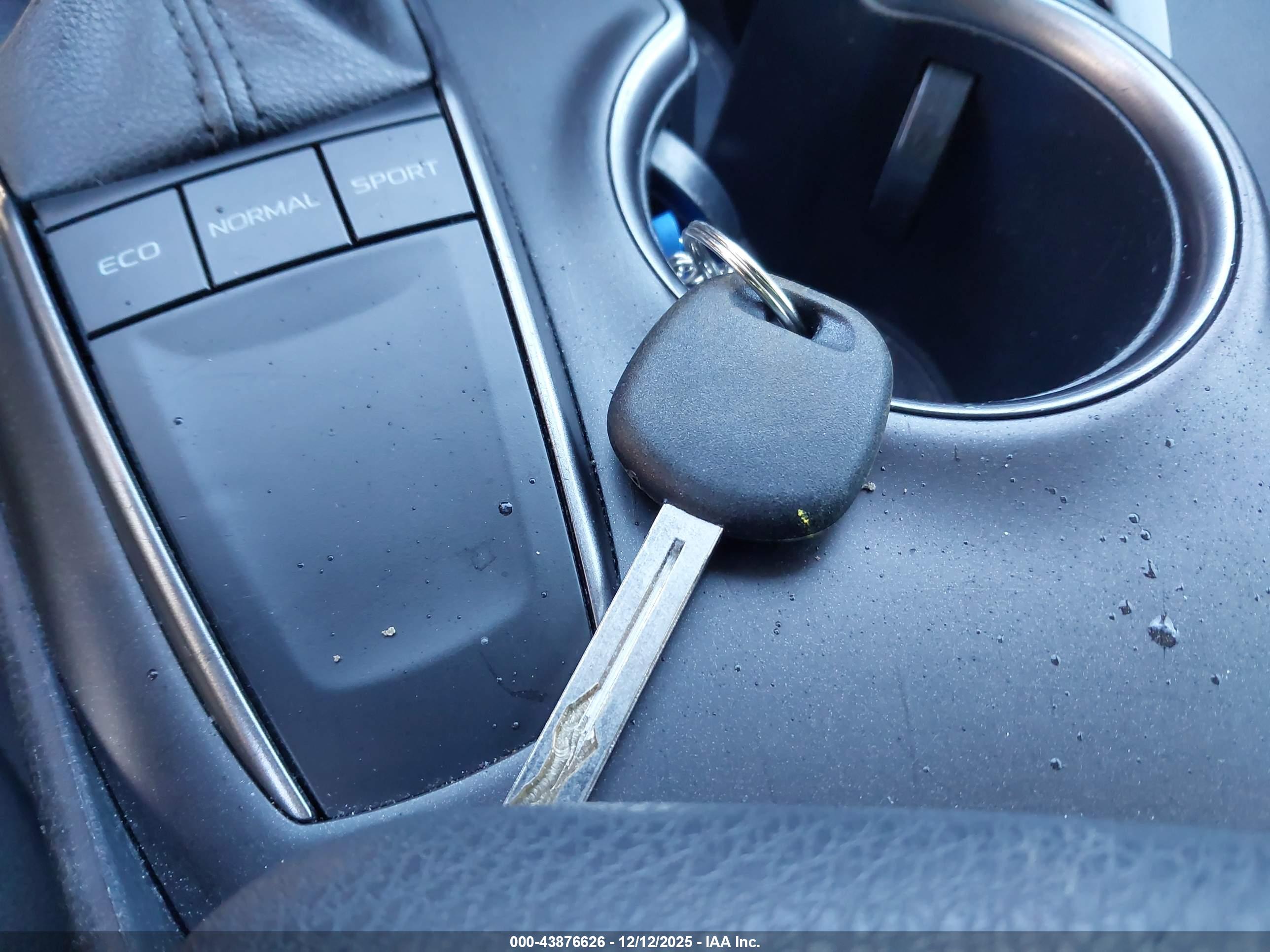 TOYOTA CAMRY image 11