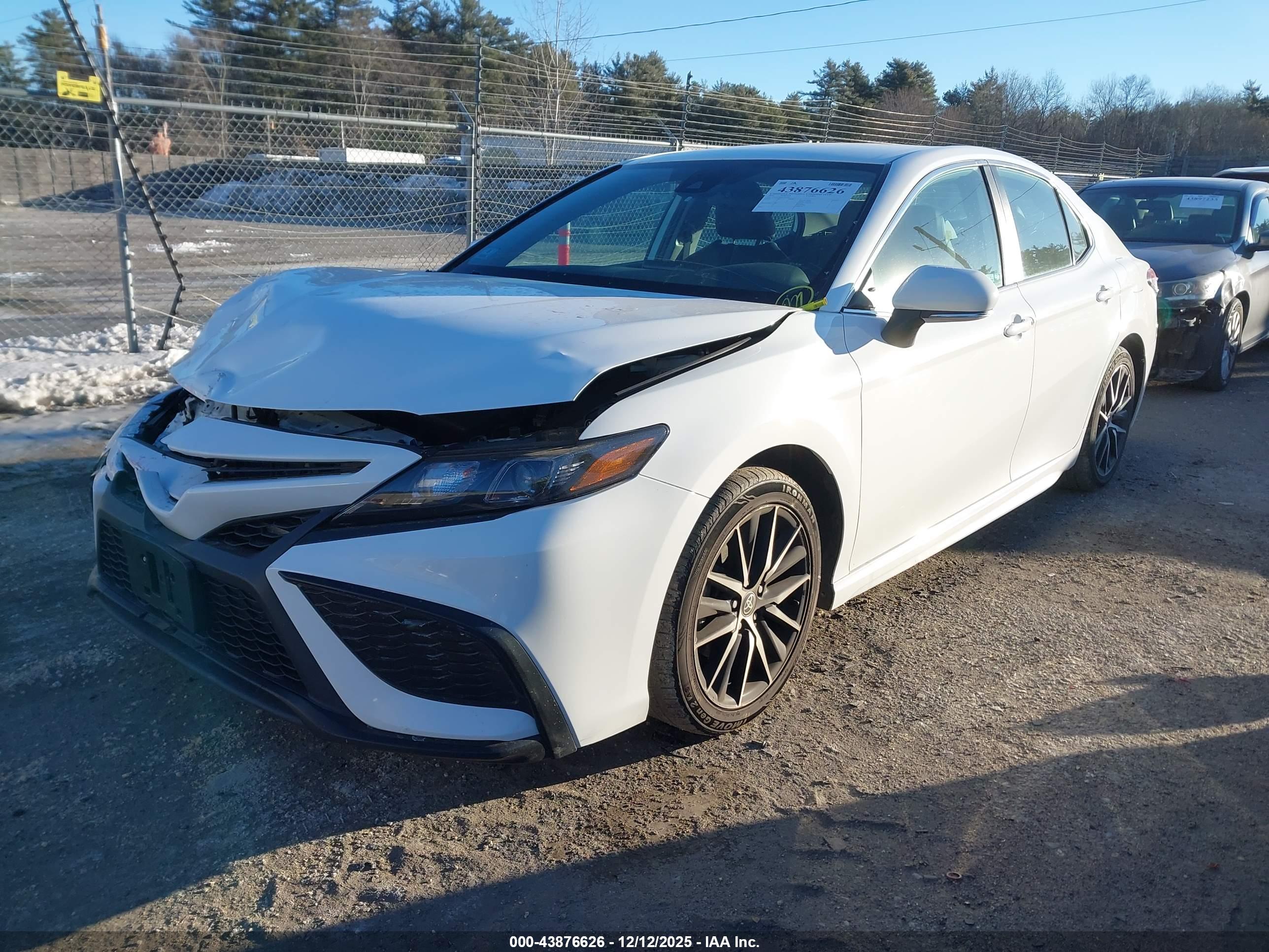 TOYOTA CAMRY image 2