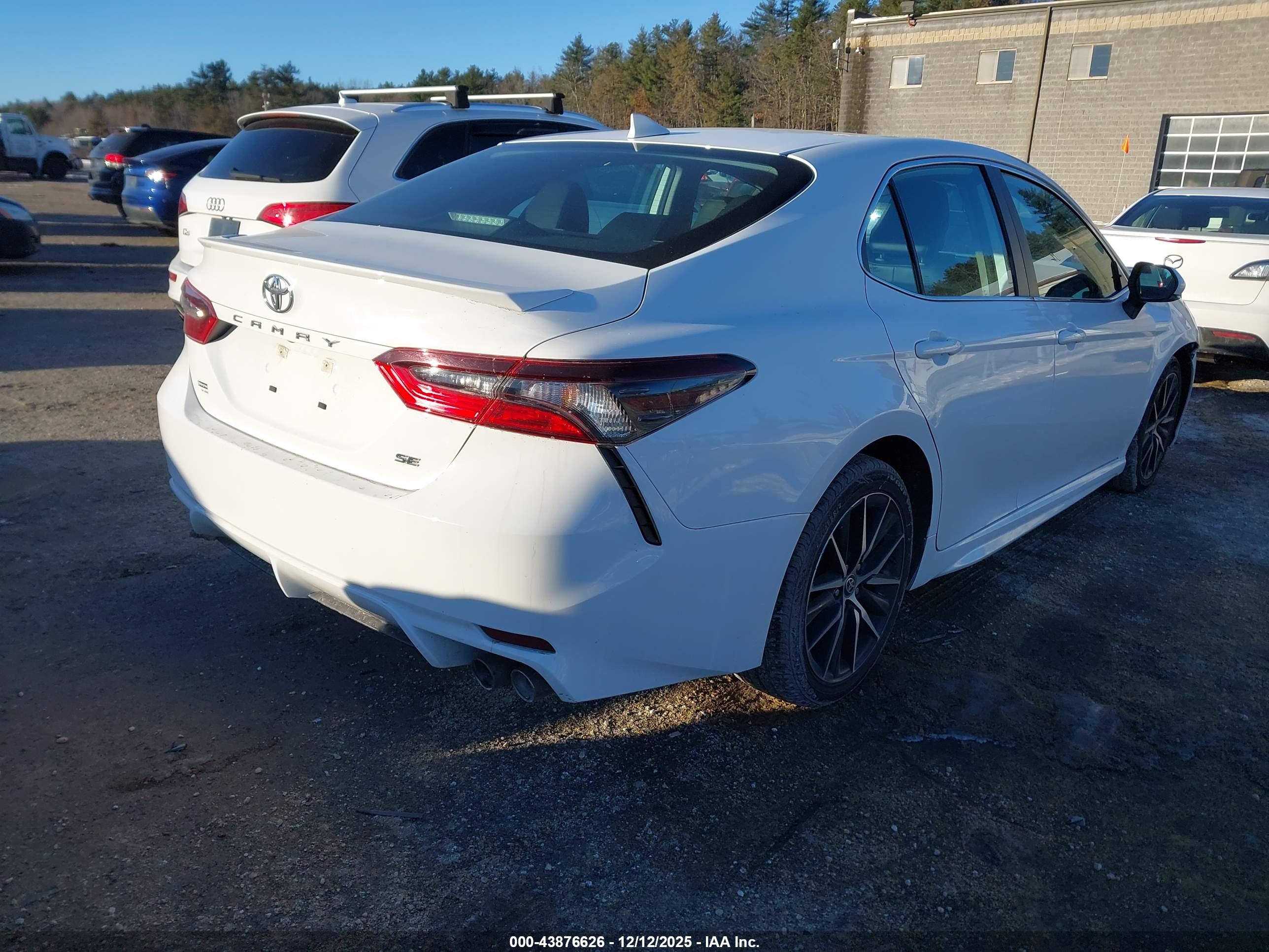 TOYOTA CAMRY image 4