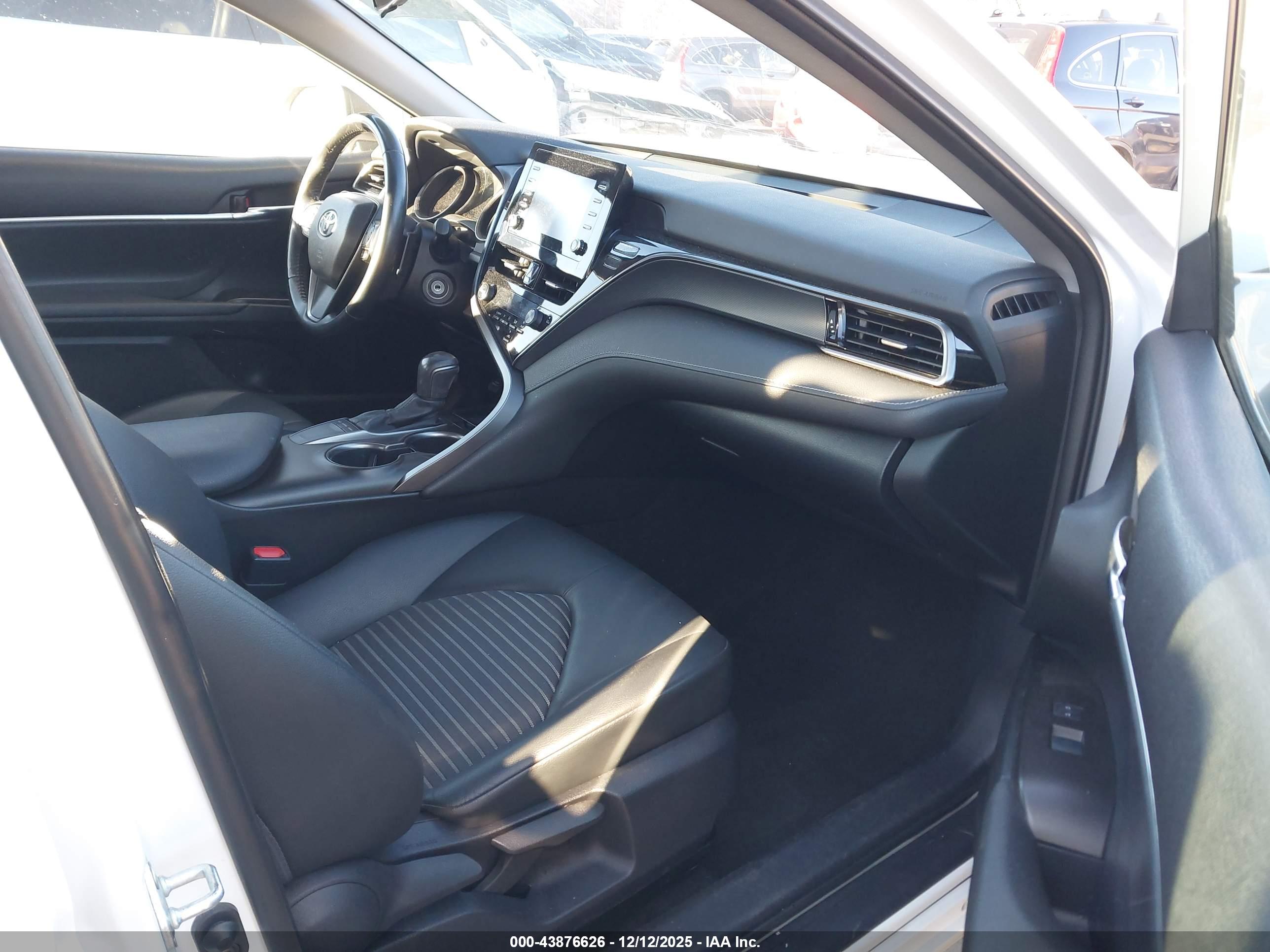 TOYOTA CAMRY image 5