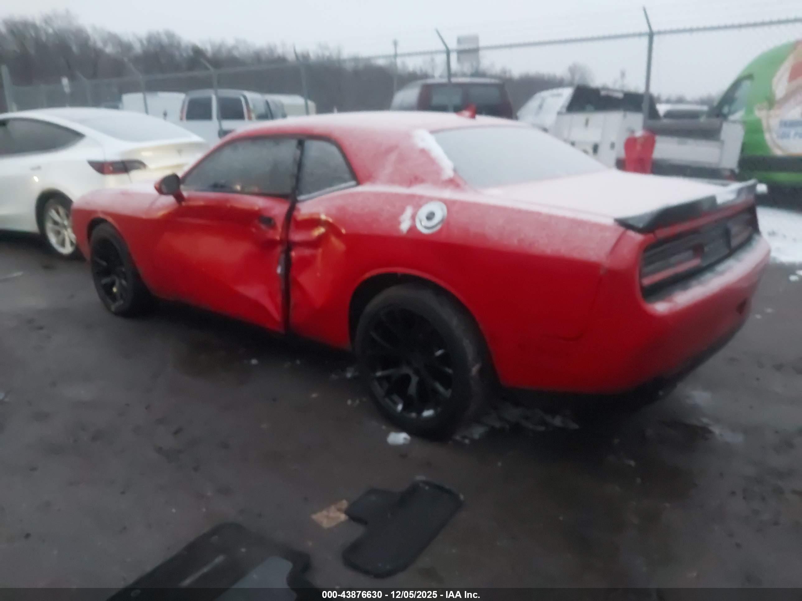 DODGE CHALLENGER image 3