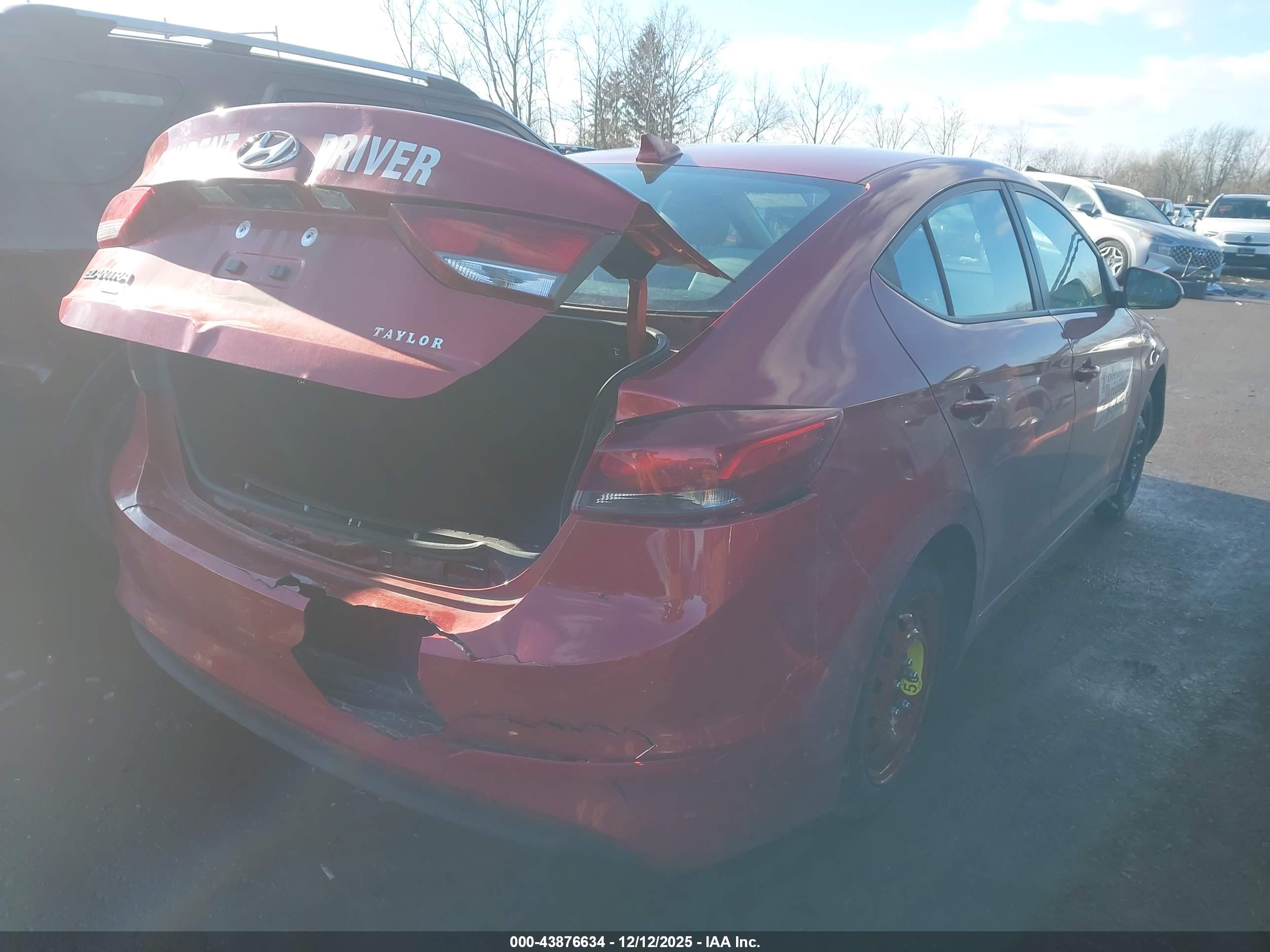 HYUNDAI ELANTRA image 4