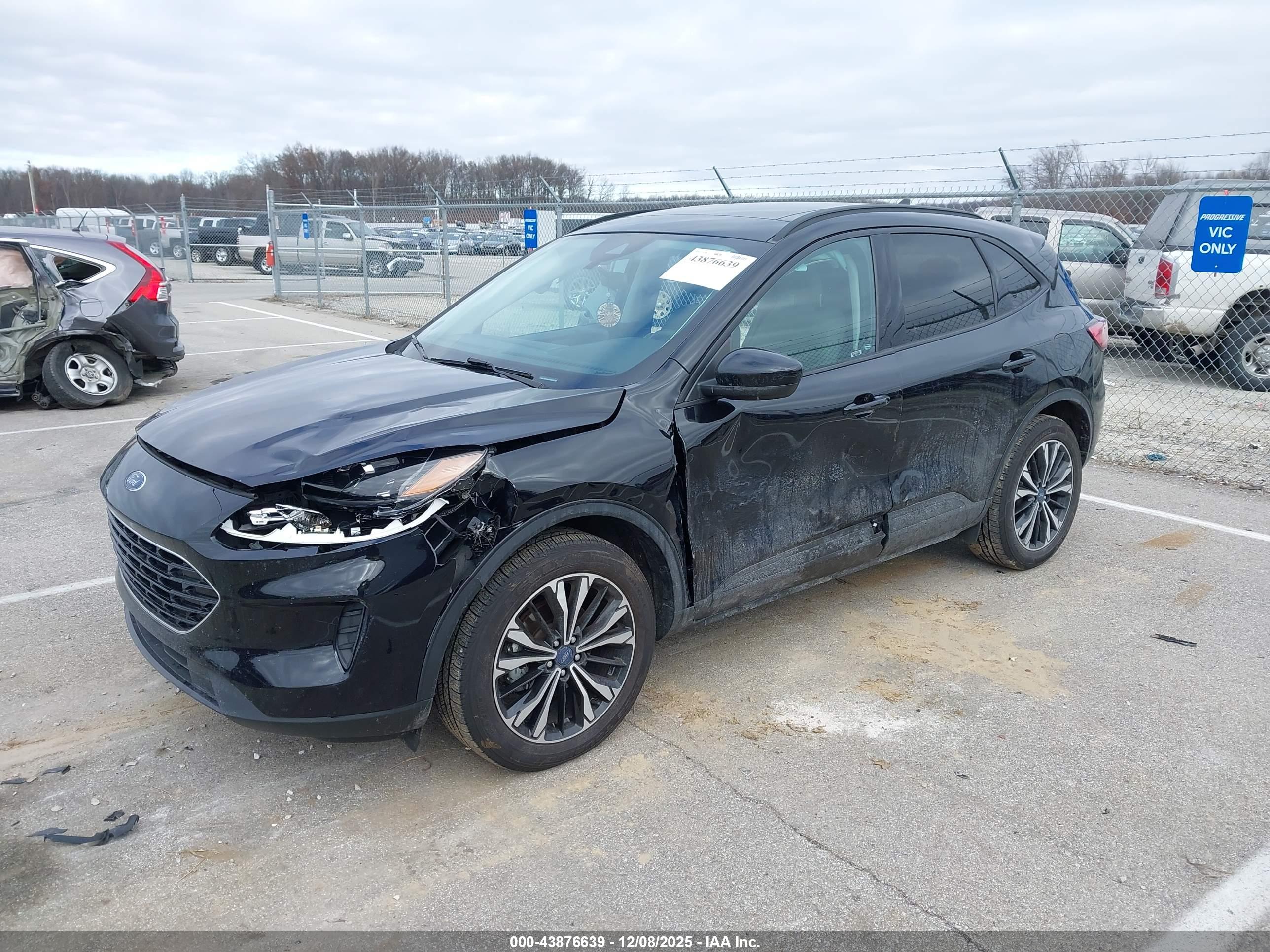 FORD ESCAPE image 2