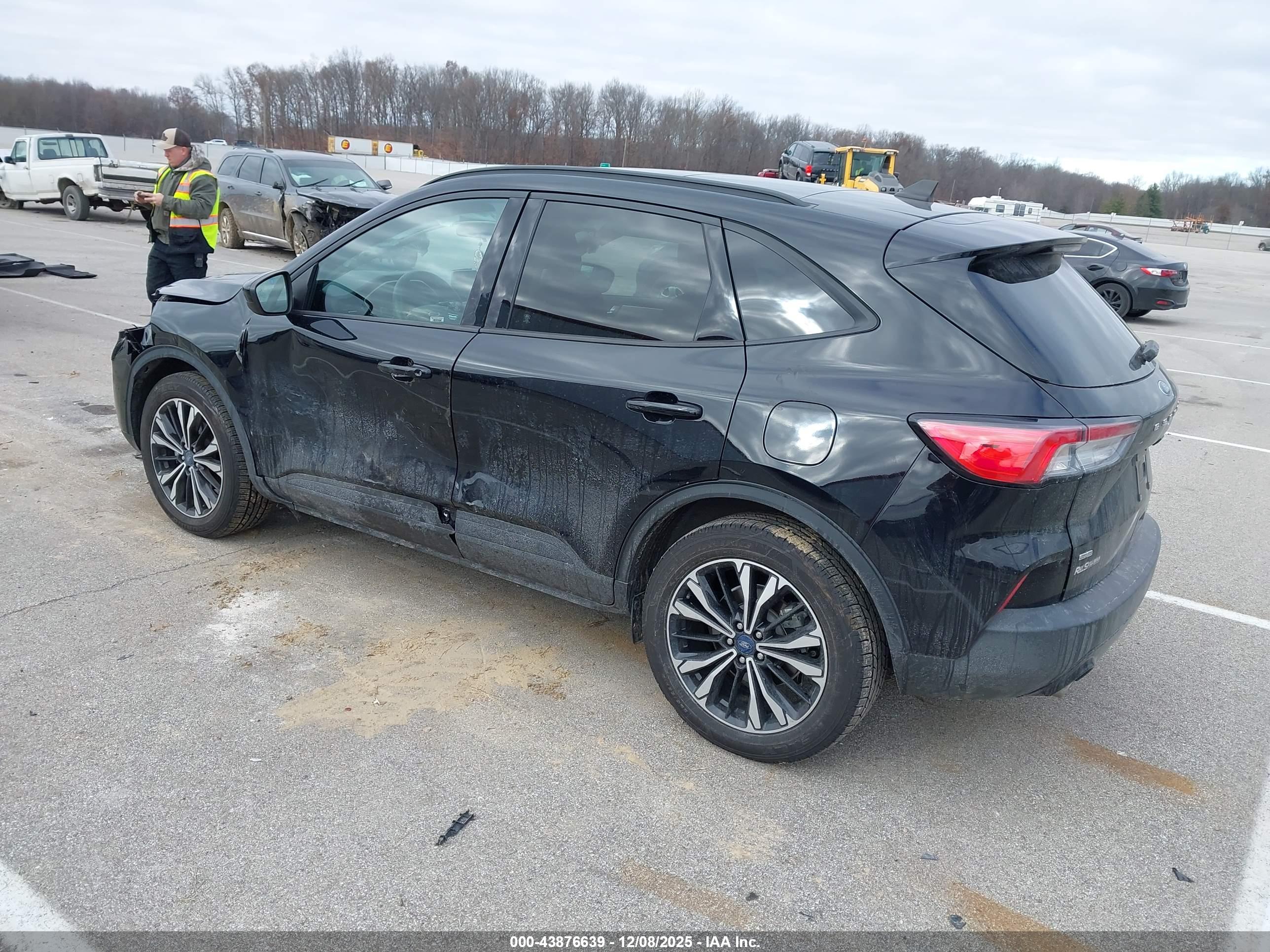 FORD ESCAPE image 3