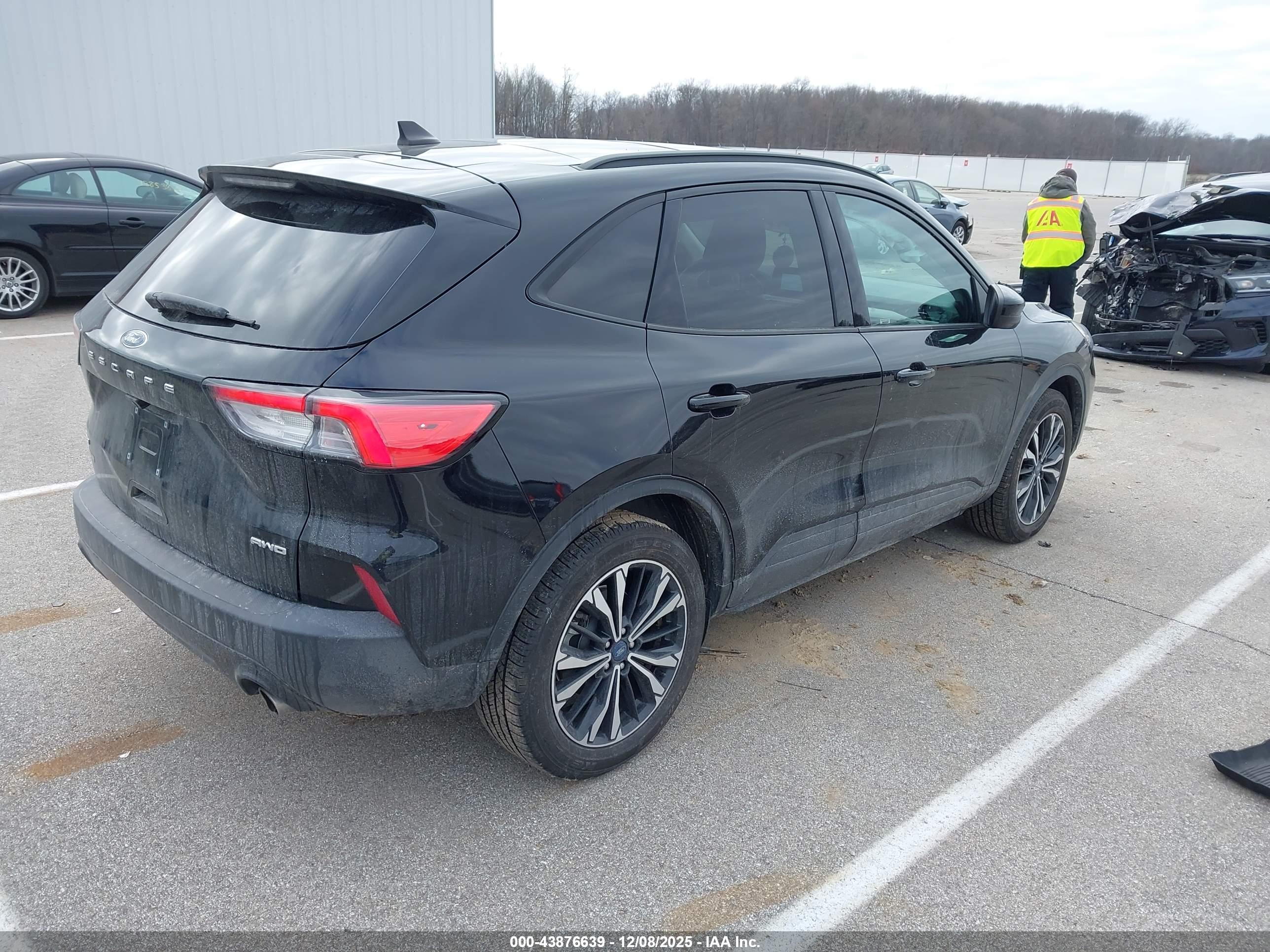 FORD ESCAPE image 4