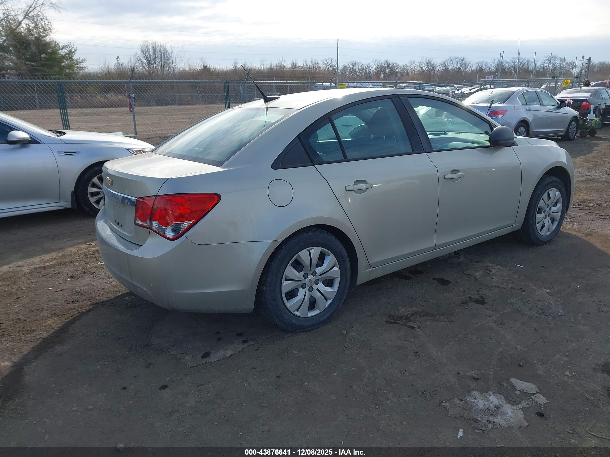 CHEVROLET CRUZE image 4