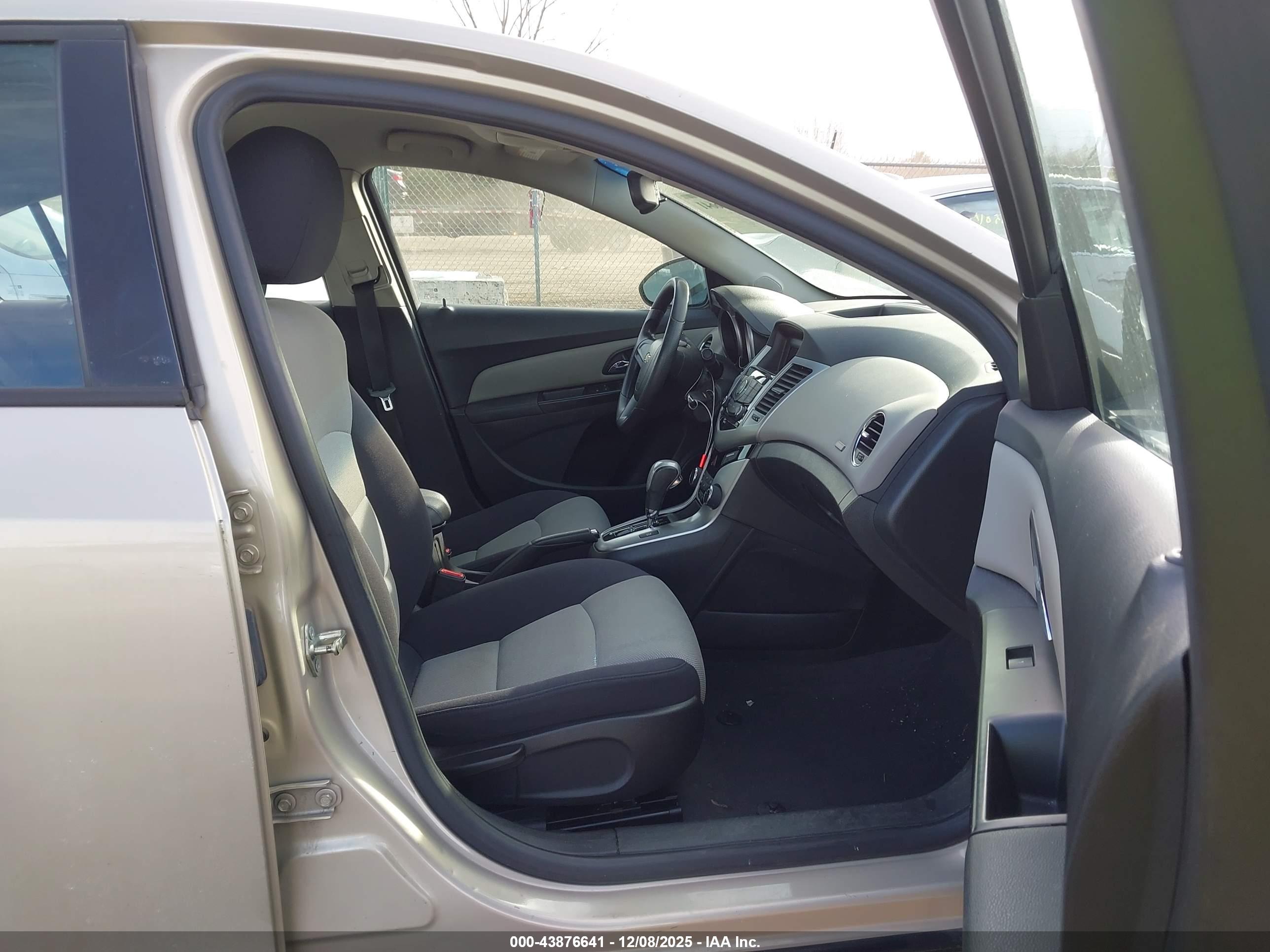 CHEVROLET CRUZE image 5