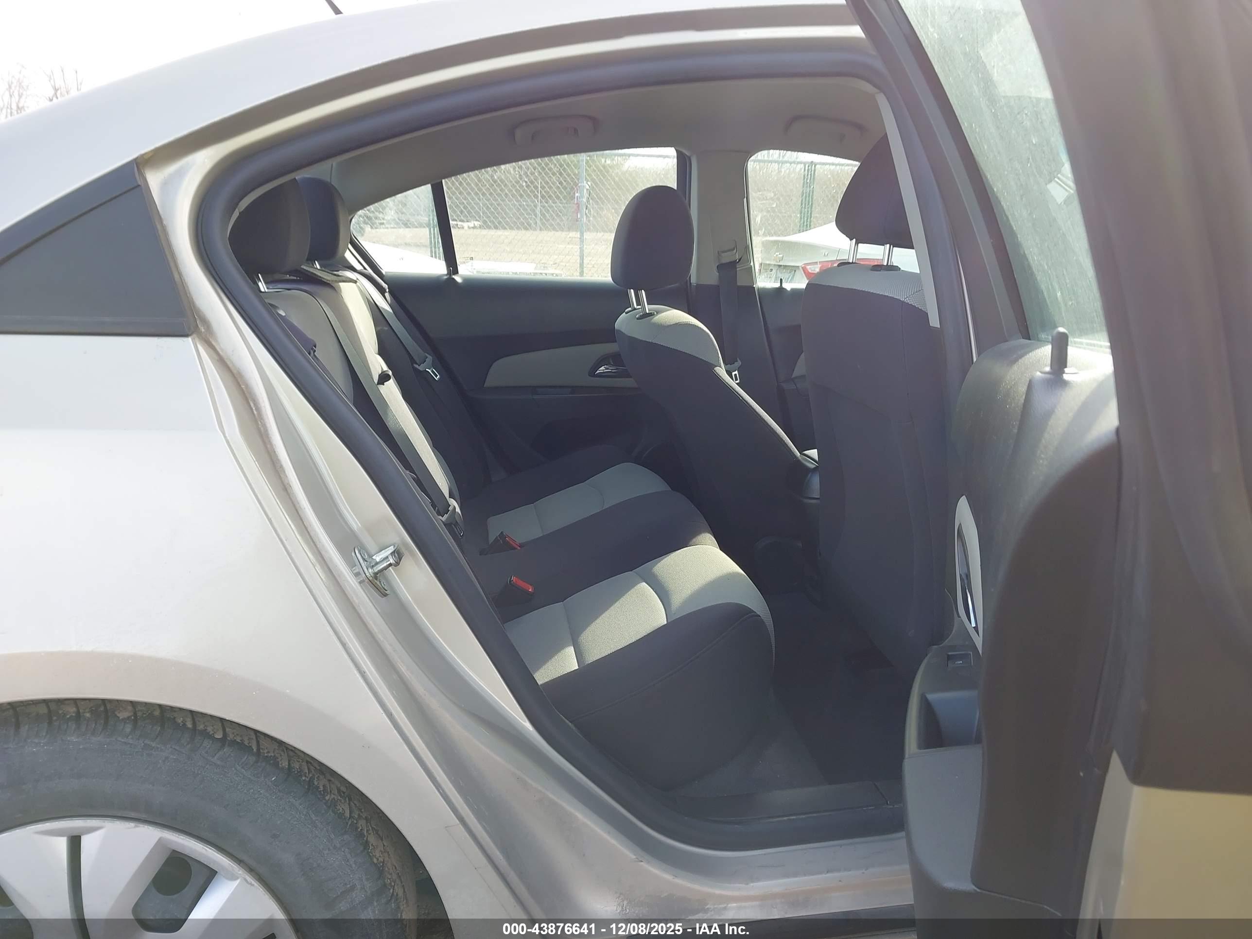 CHEVROLET CRUZE image 8