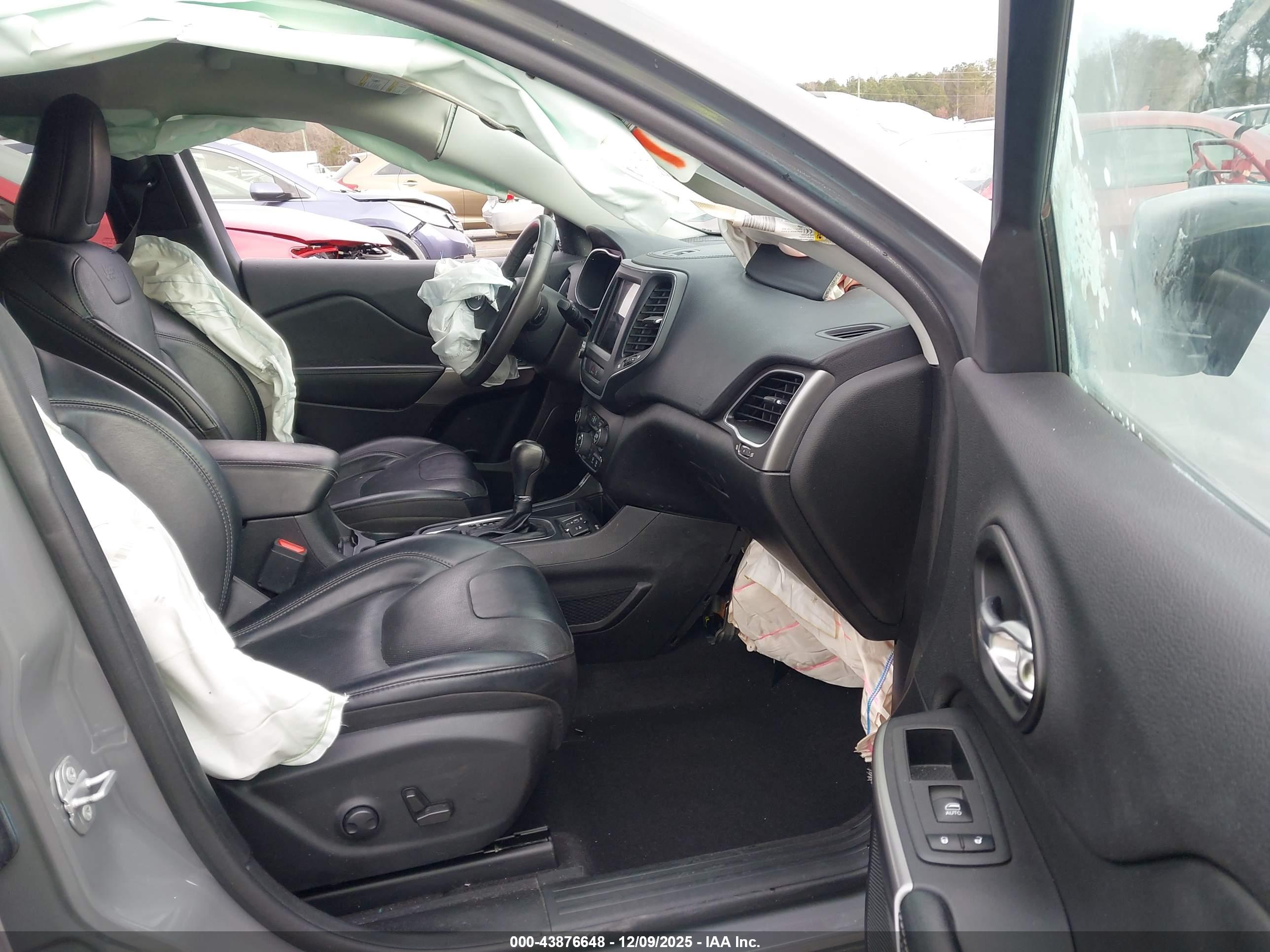 JEEP CHEROKEE image 5
