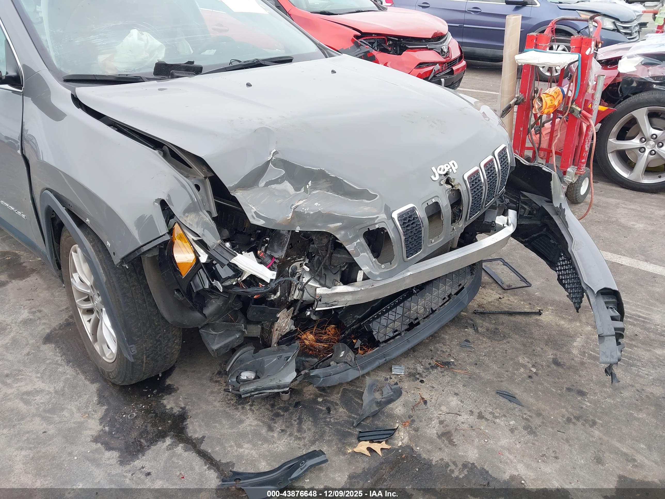 JEEP CHEROKEE image 6