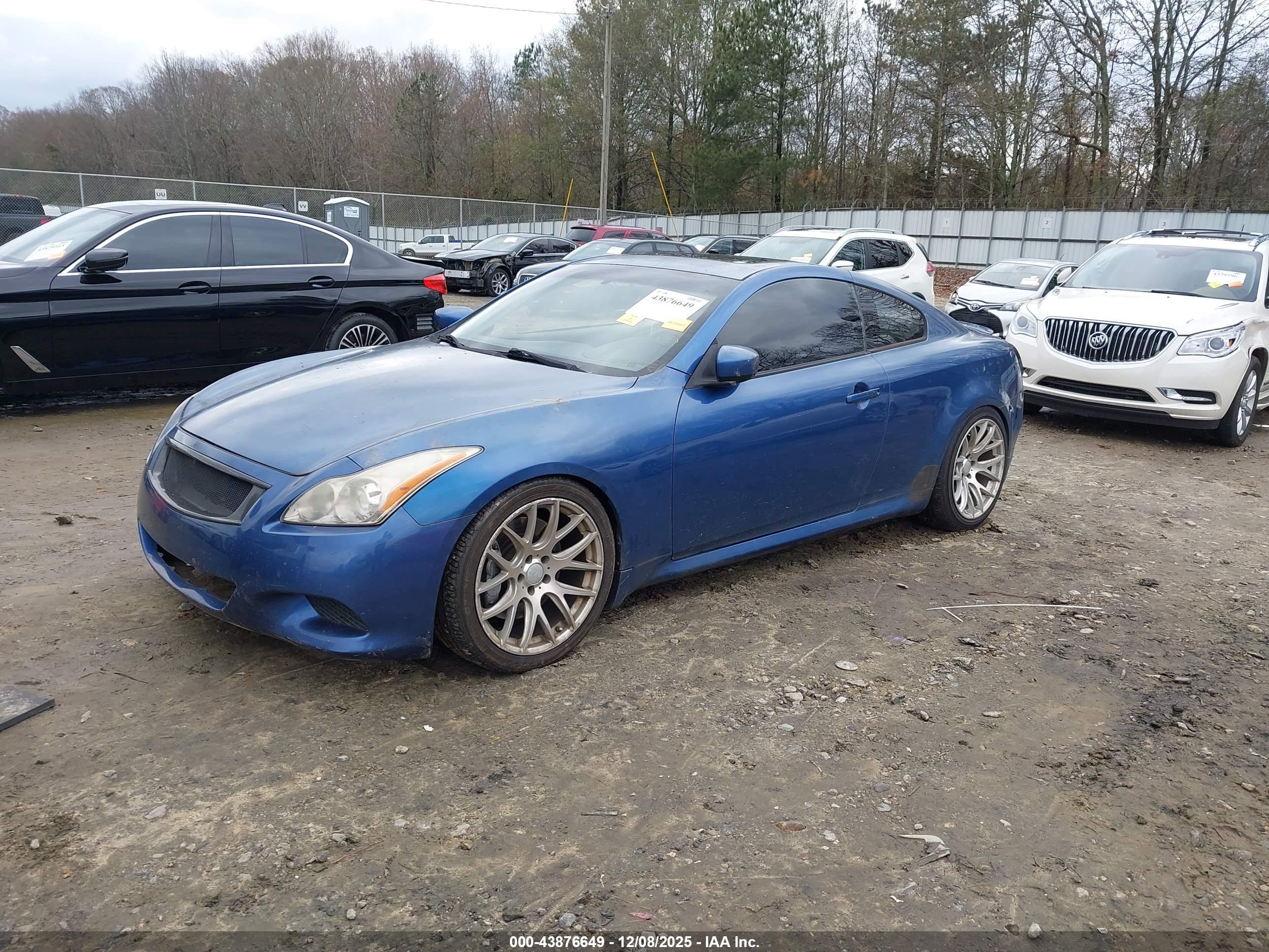 INFINITI G37 image 2