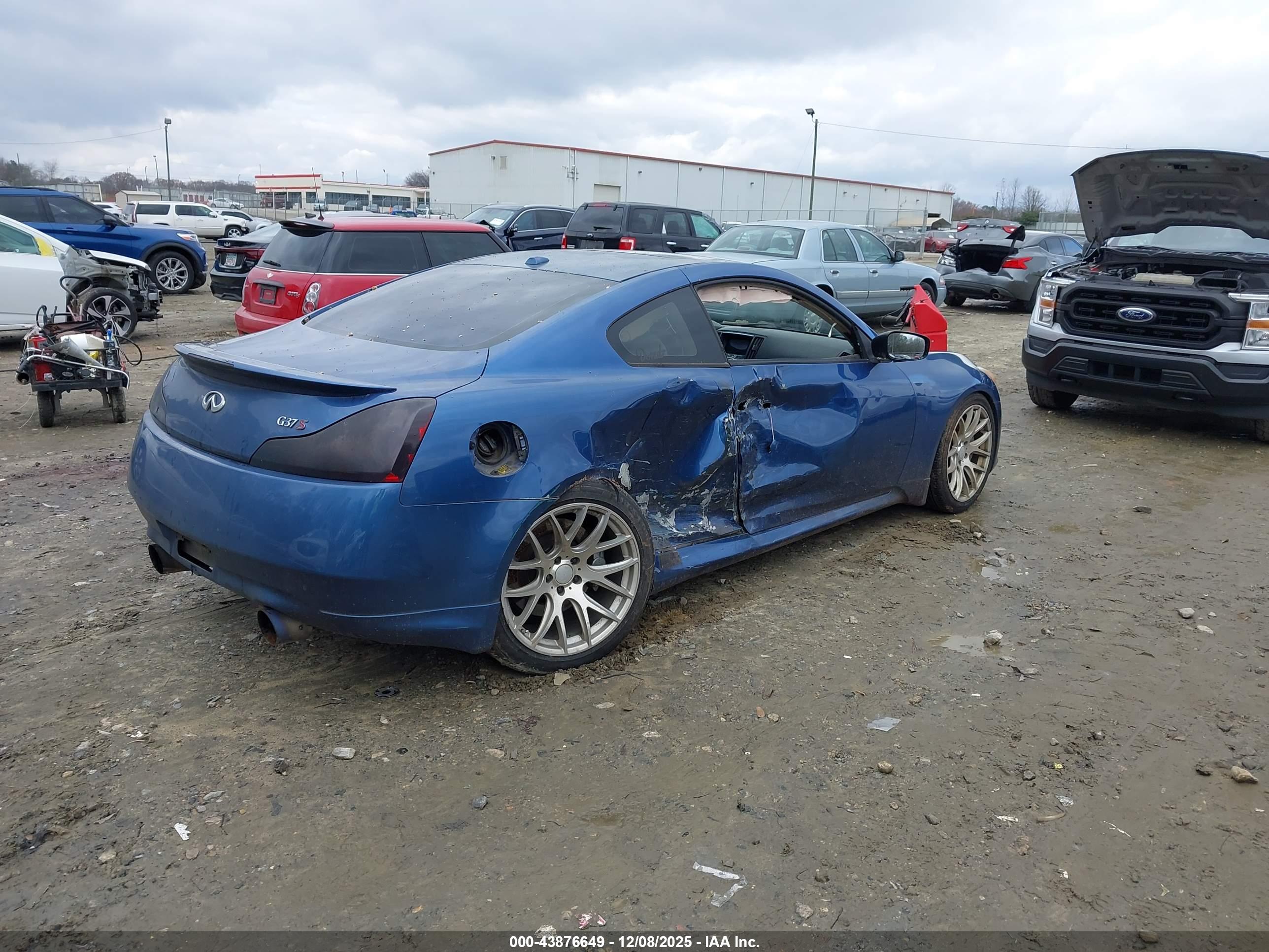 INFINITI G37 image 4