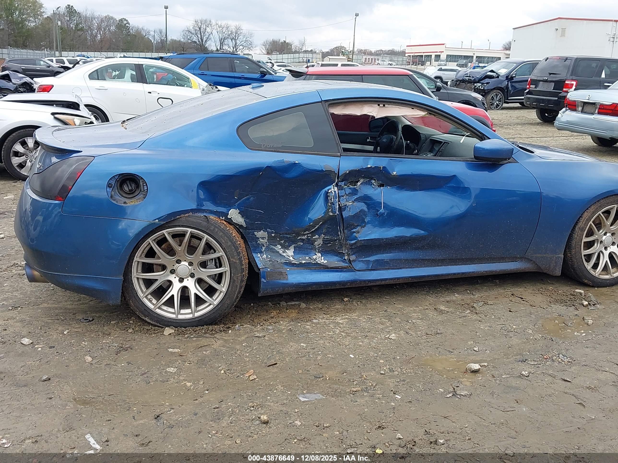 INFINITI G37 image 6