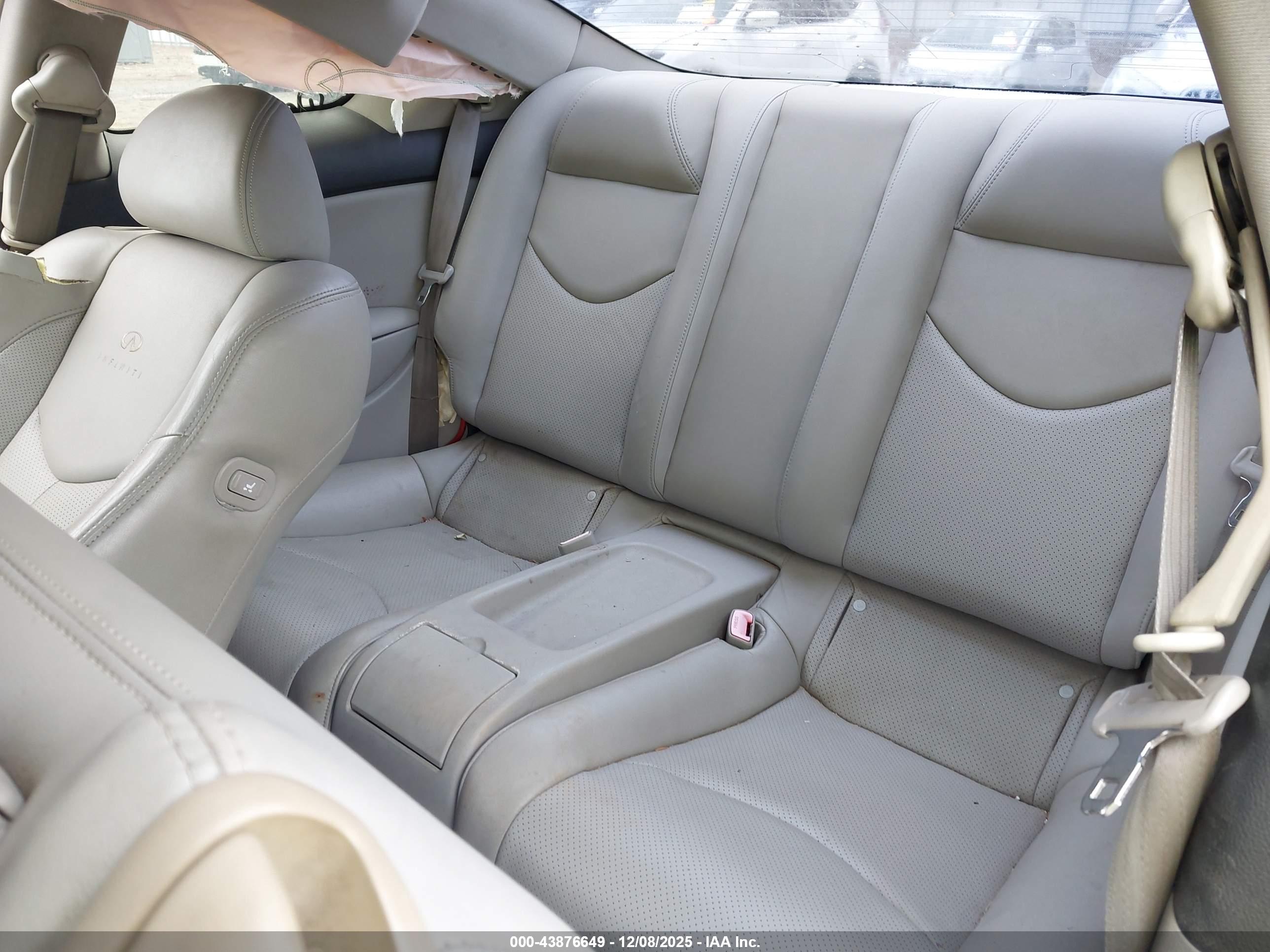 INFINITI G37 image 8