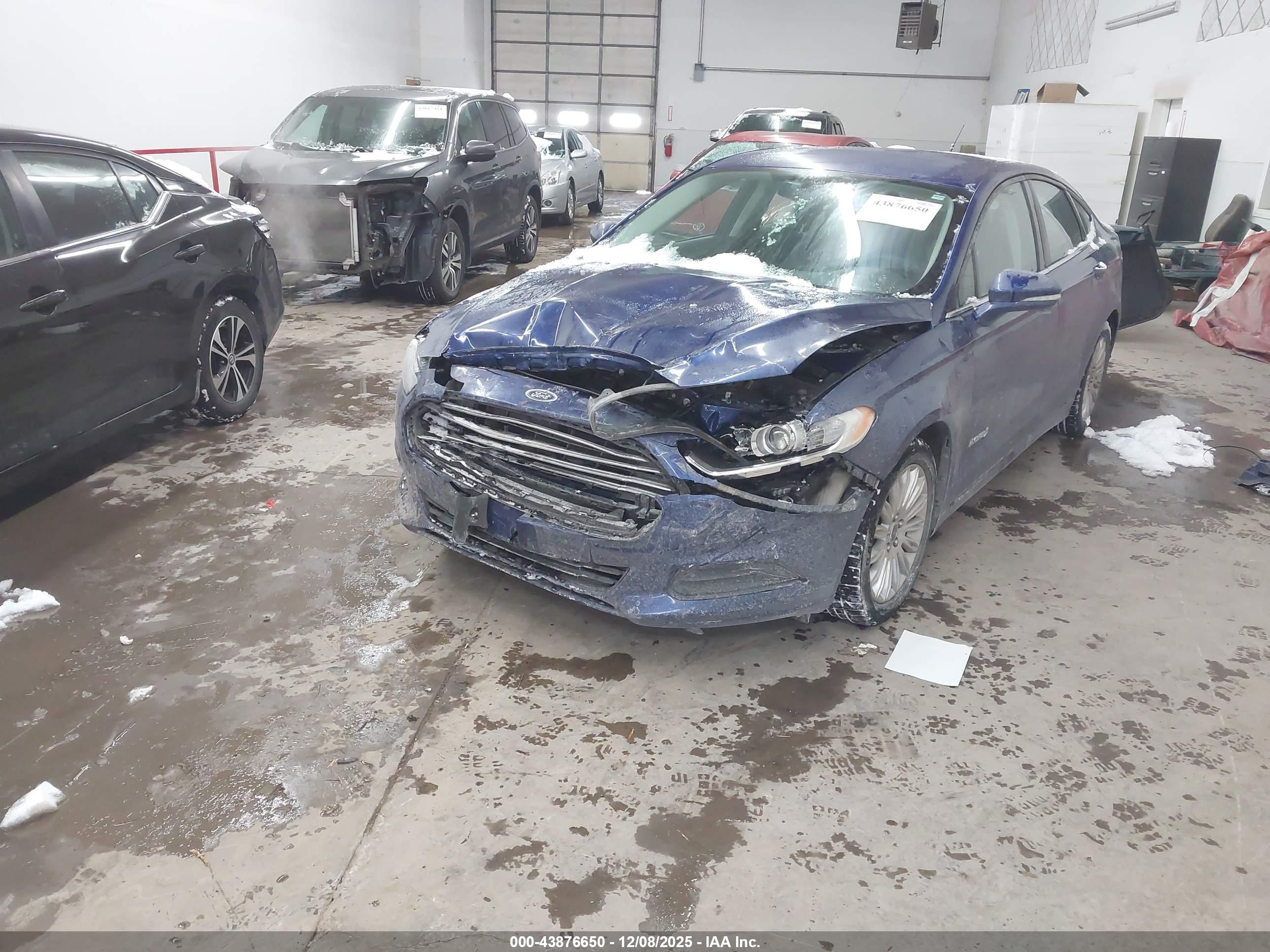 FORD FUSION image 2