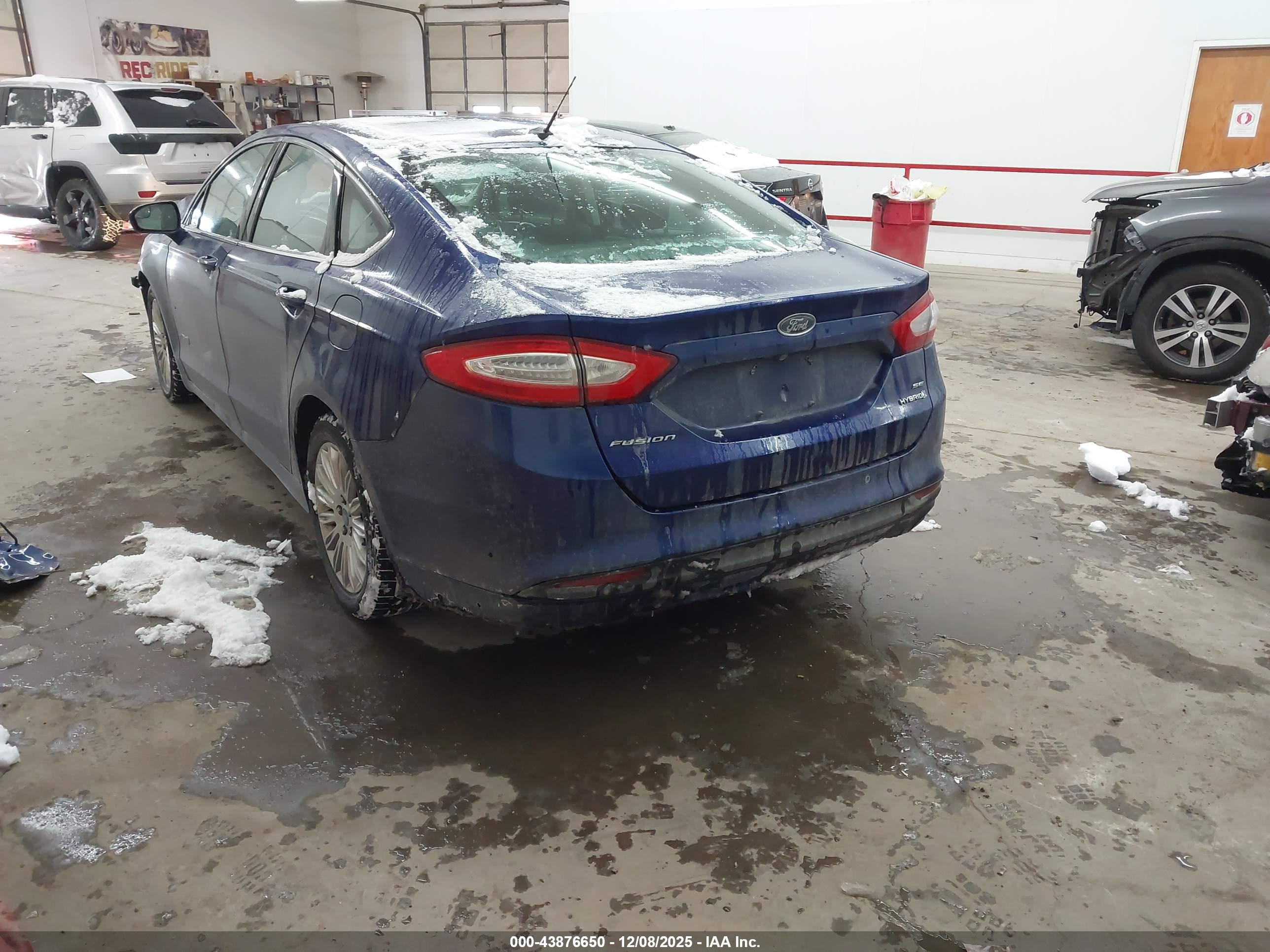 FORD FUSION image 3
