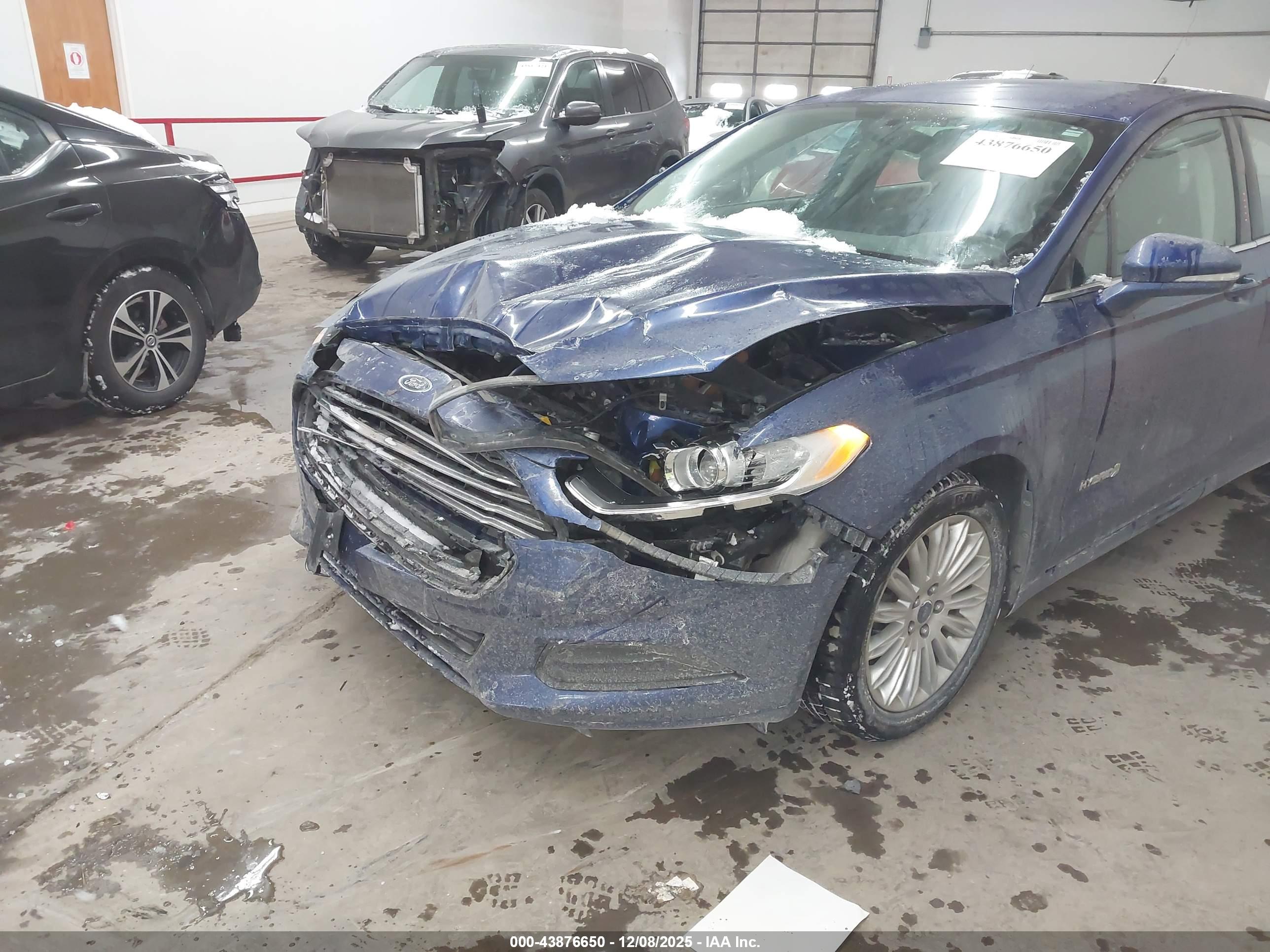 FORD FUSION image 6