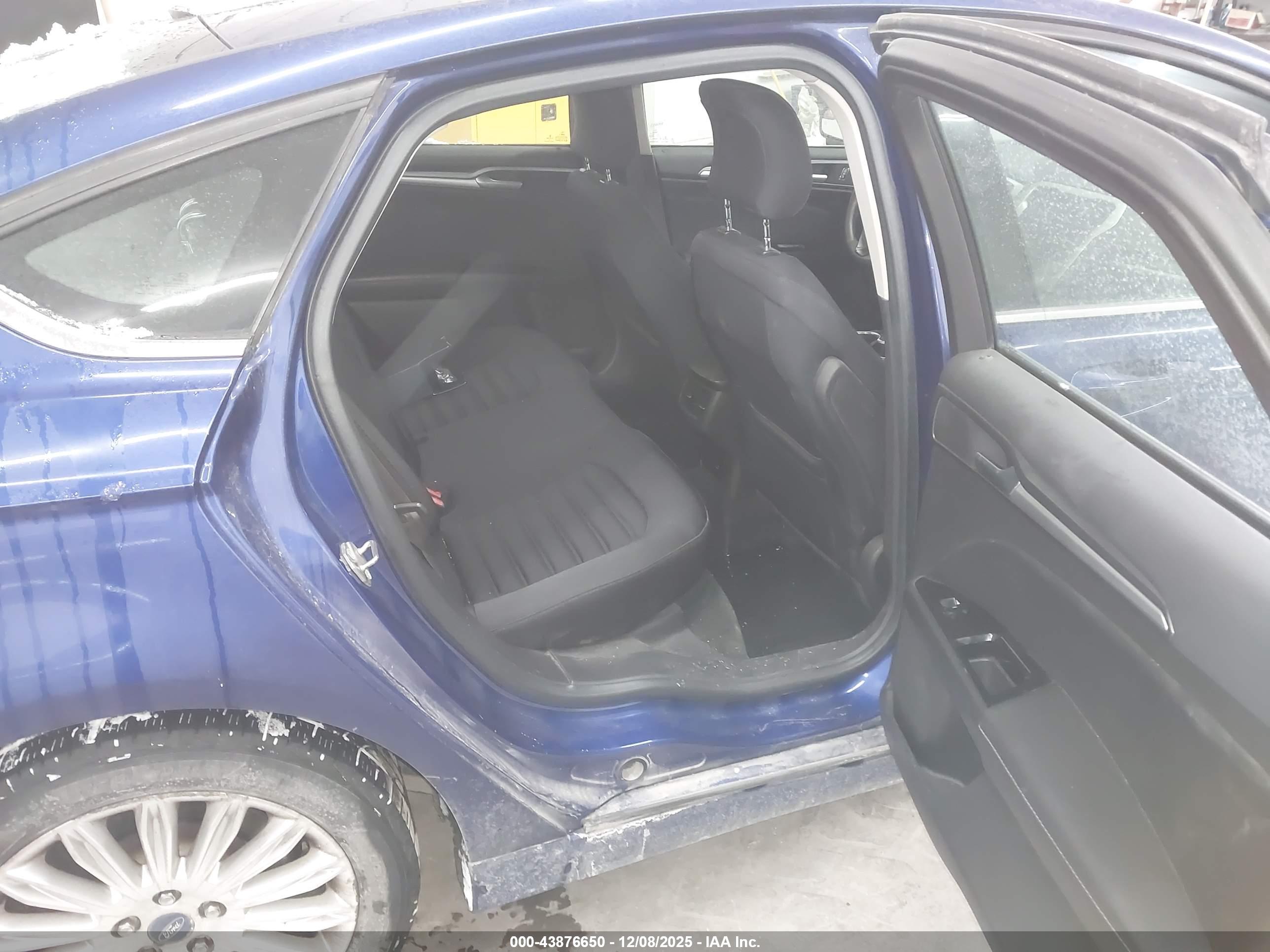 FORD FUSION image 8