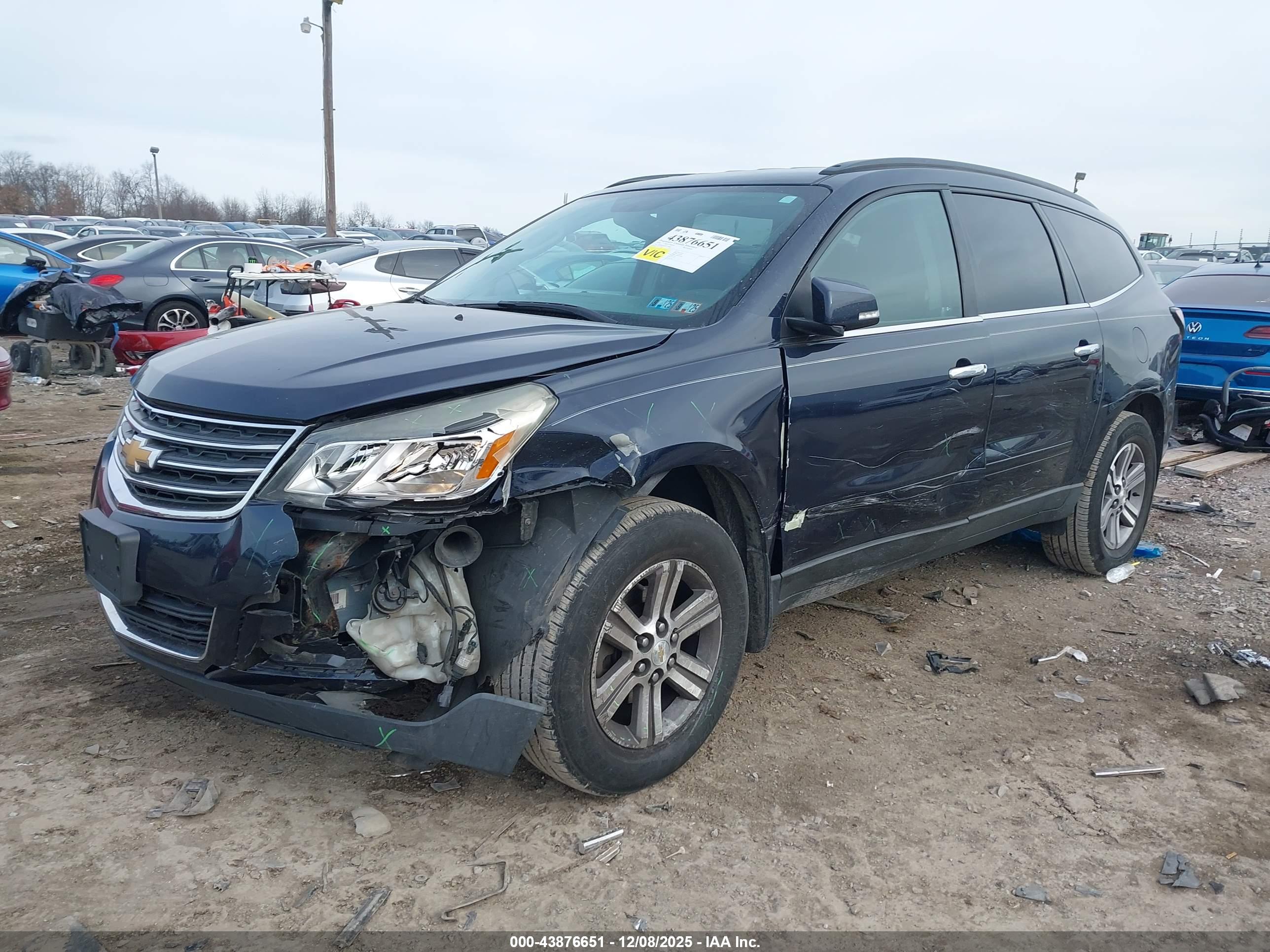 CHEVROLET TRAVERSE image 2
