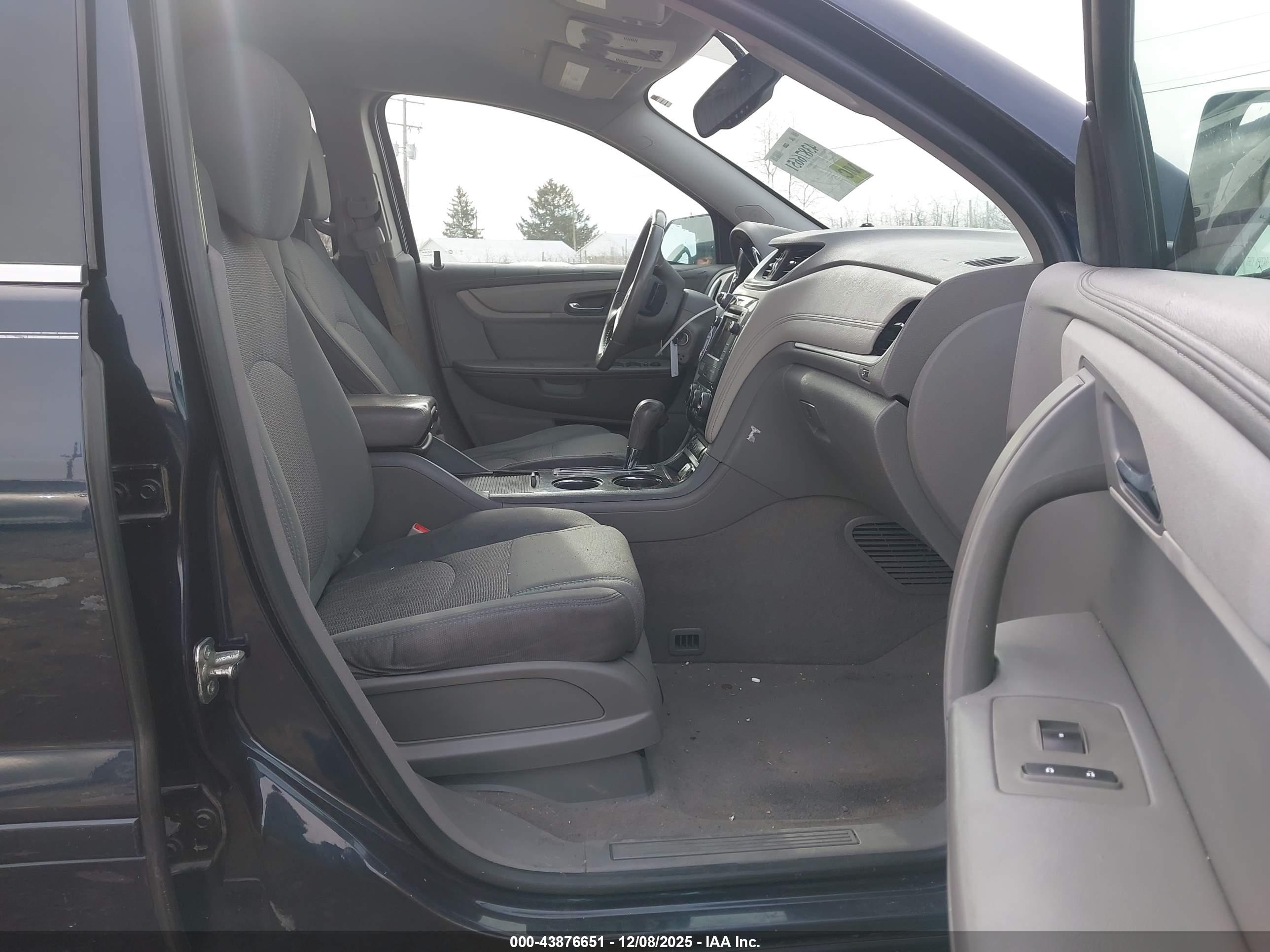 CHEVROLET TRAVERSE image 5