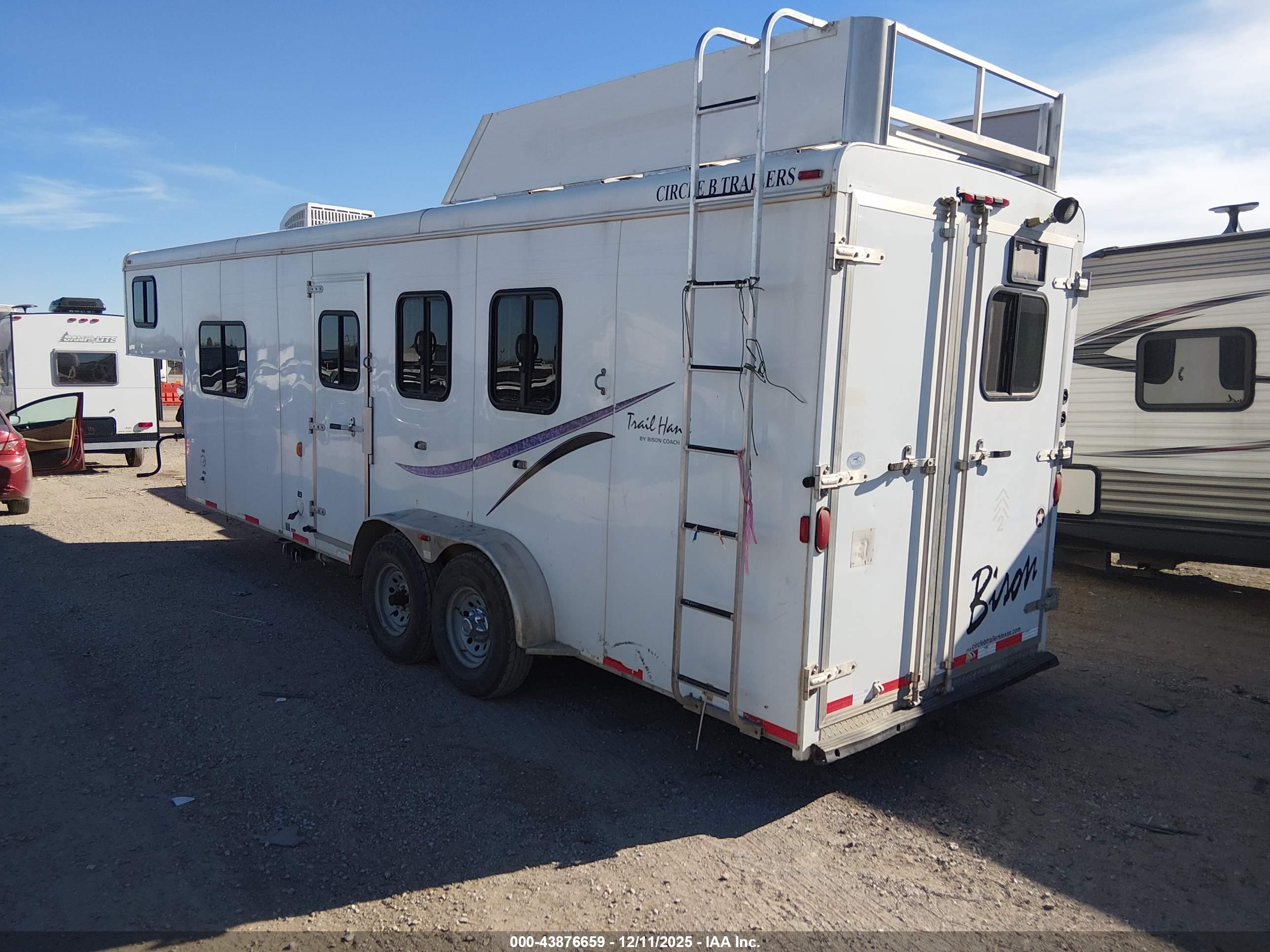 BISON COACH image 3