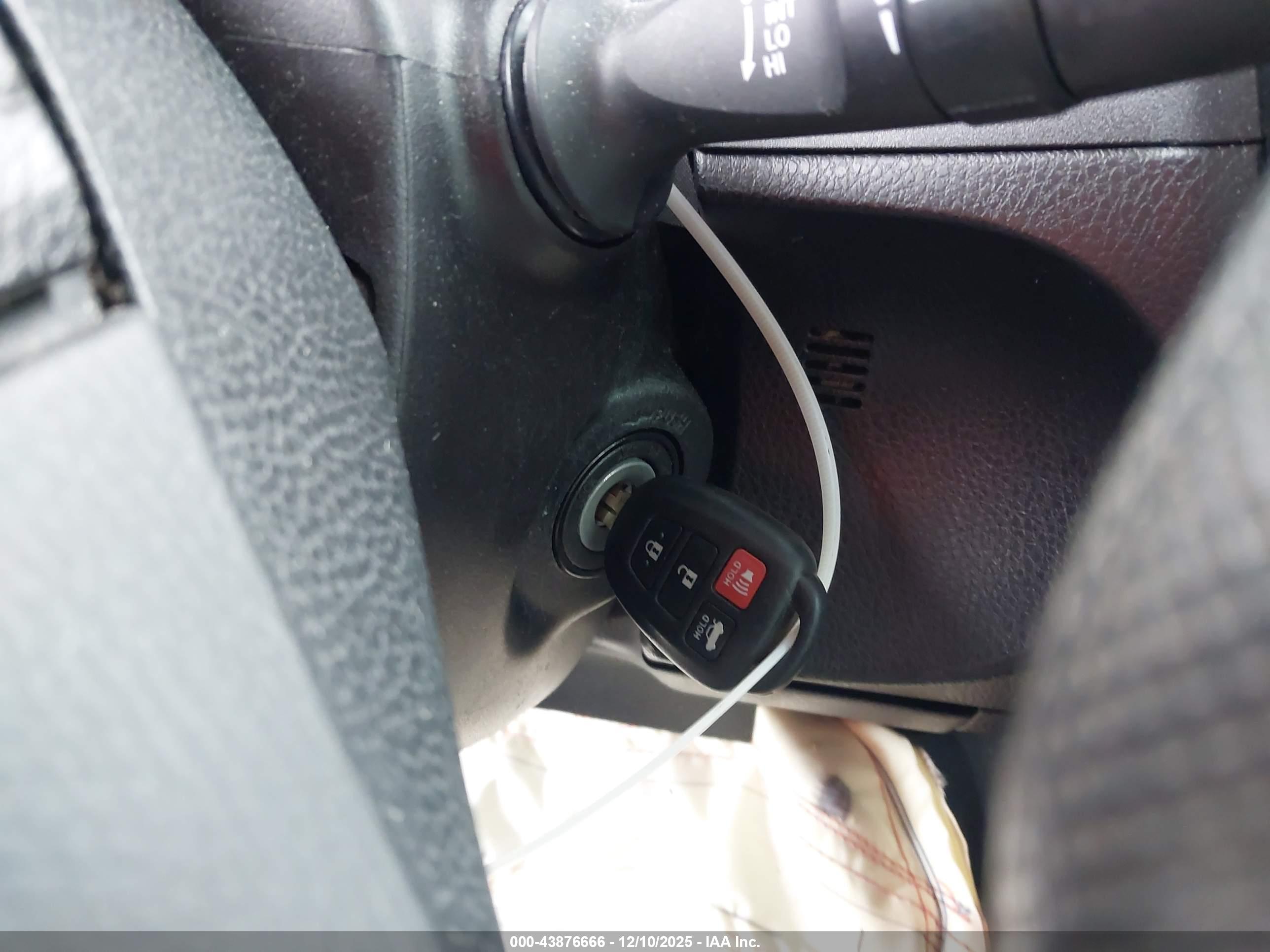 TOYOTA COROLLA image 11