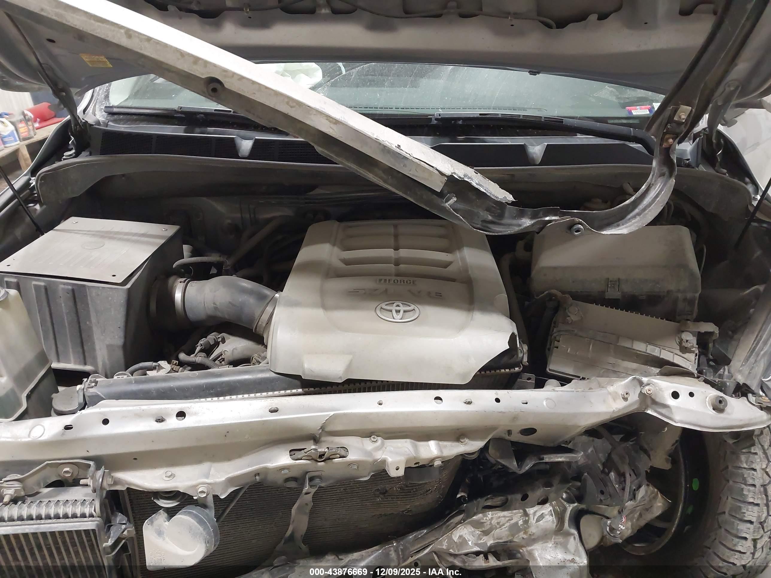 TOYOTA TUNDRA image 10