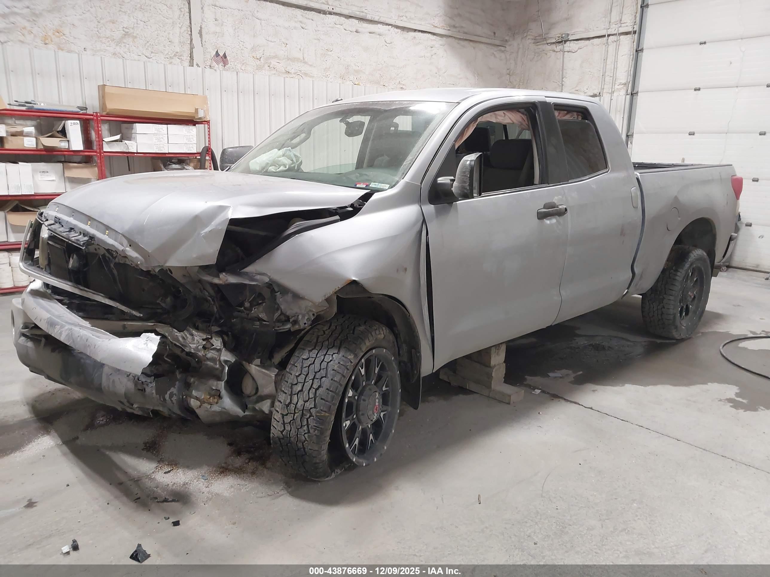 TOYOTA TUNDRA image 2