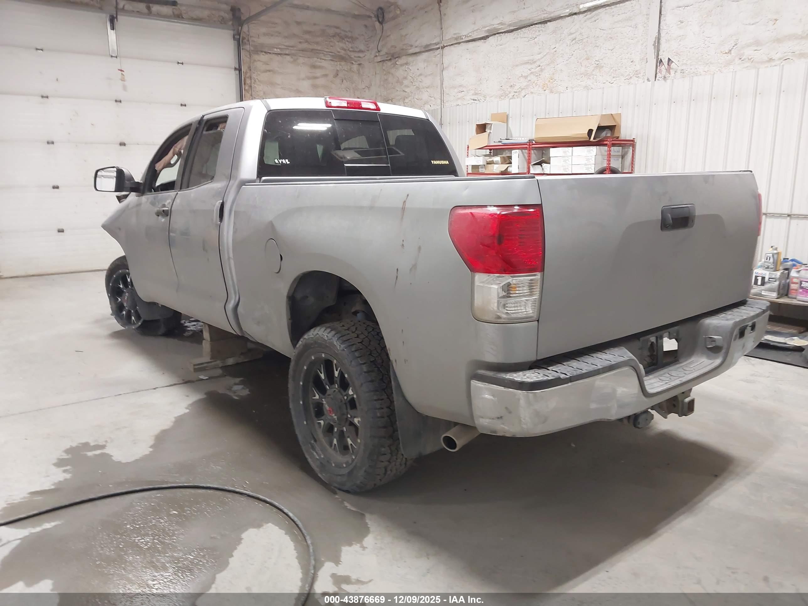 TOYOTA TUNDRA image 3