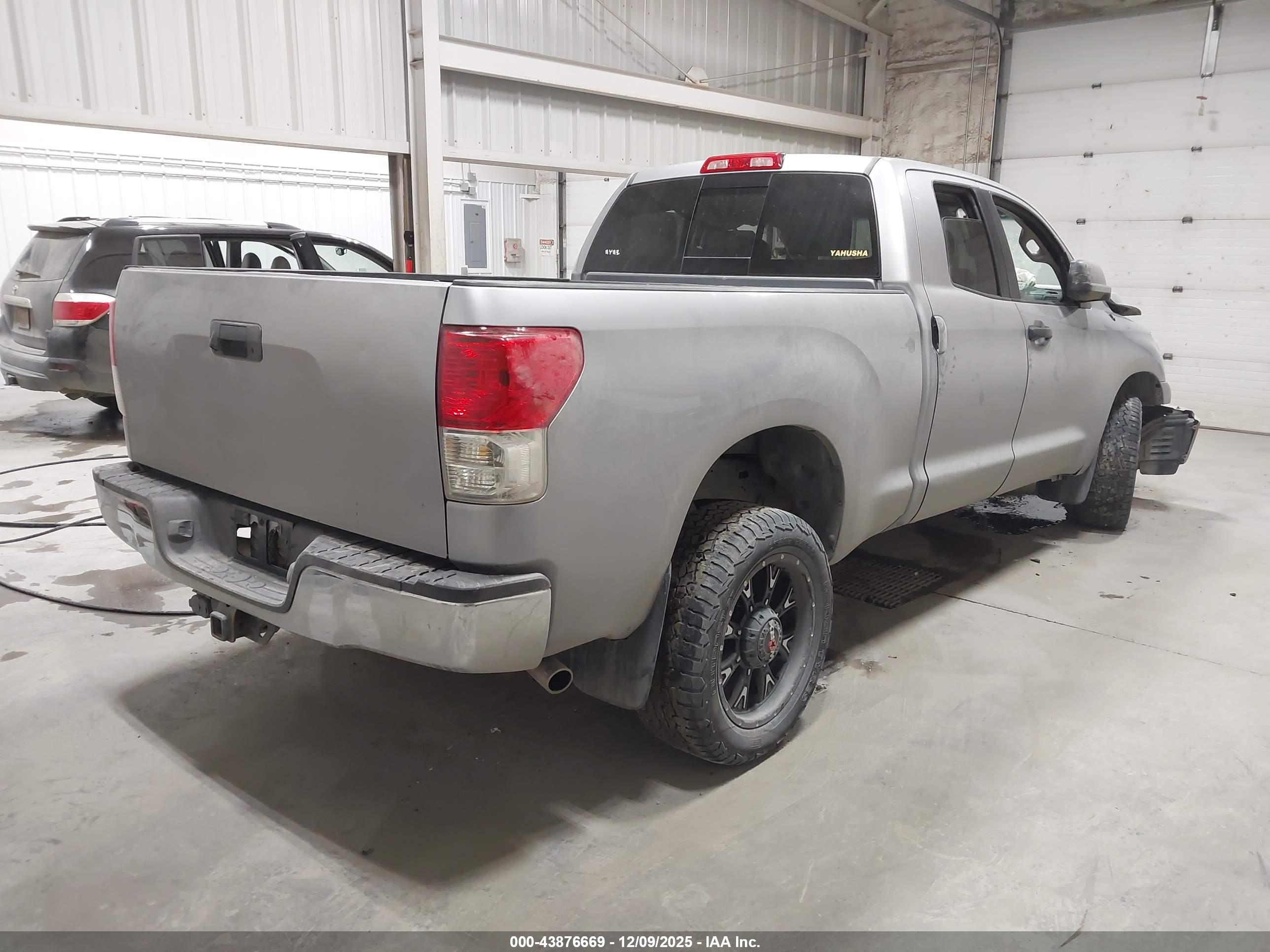 TOYOTA TUNDRA image 4