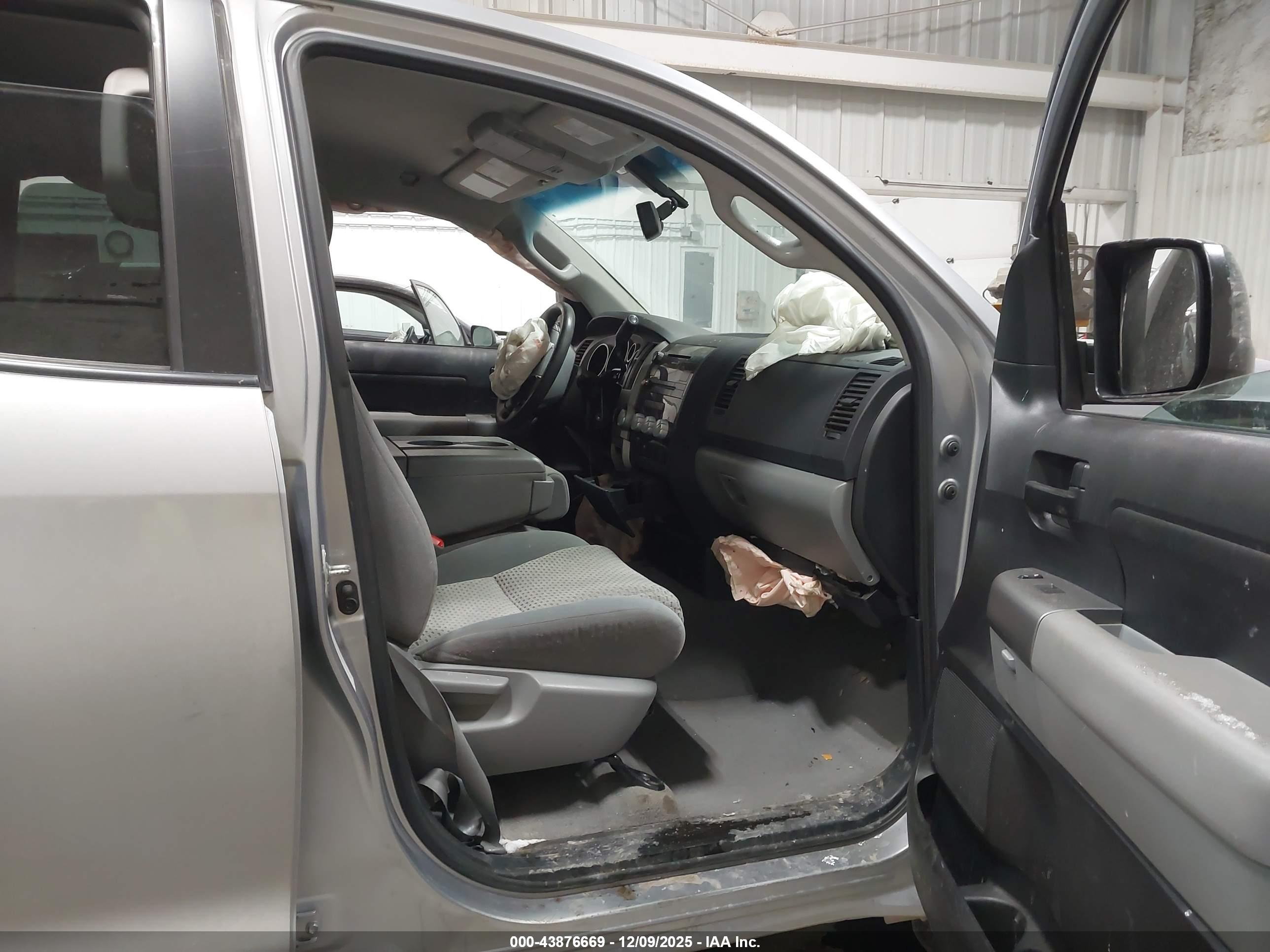 TOYOTA TUNDRA image 5