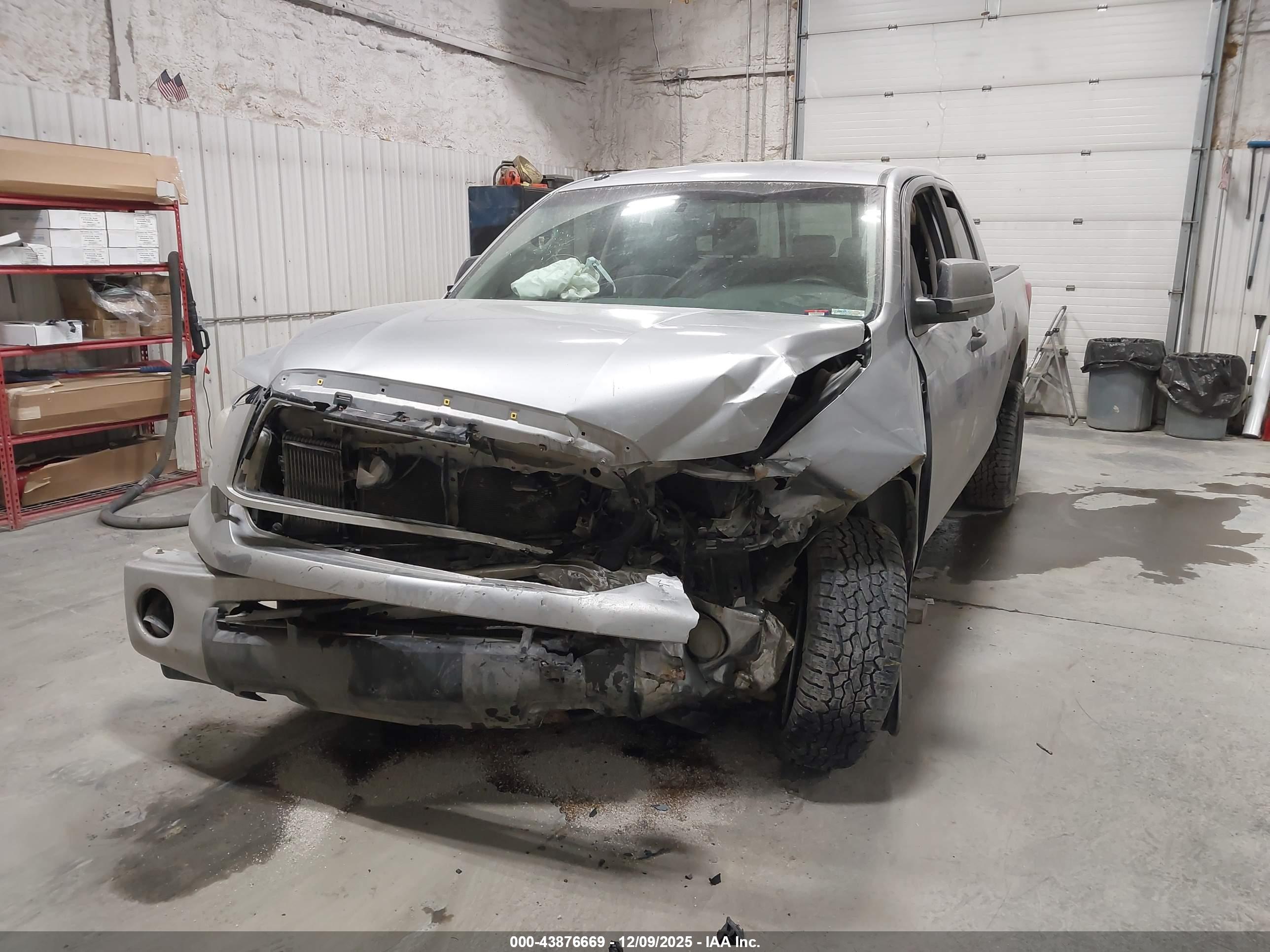 TOYOTA TUNDRA image 6