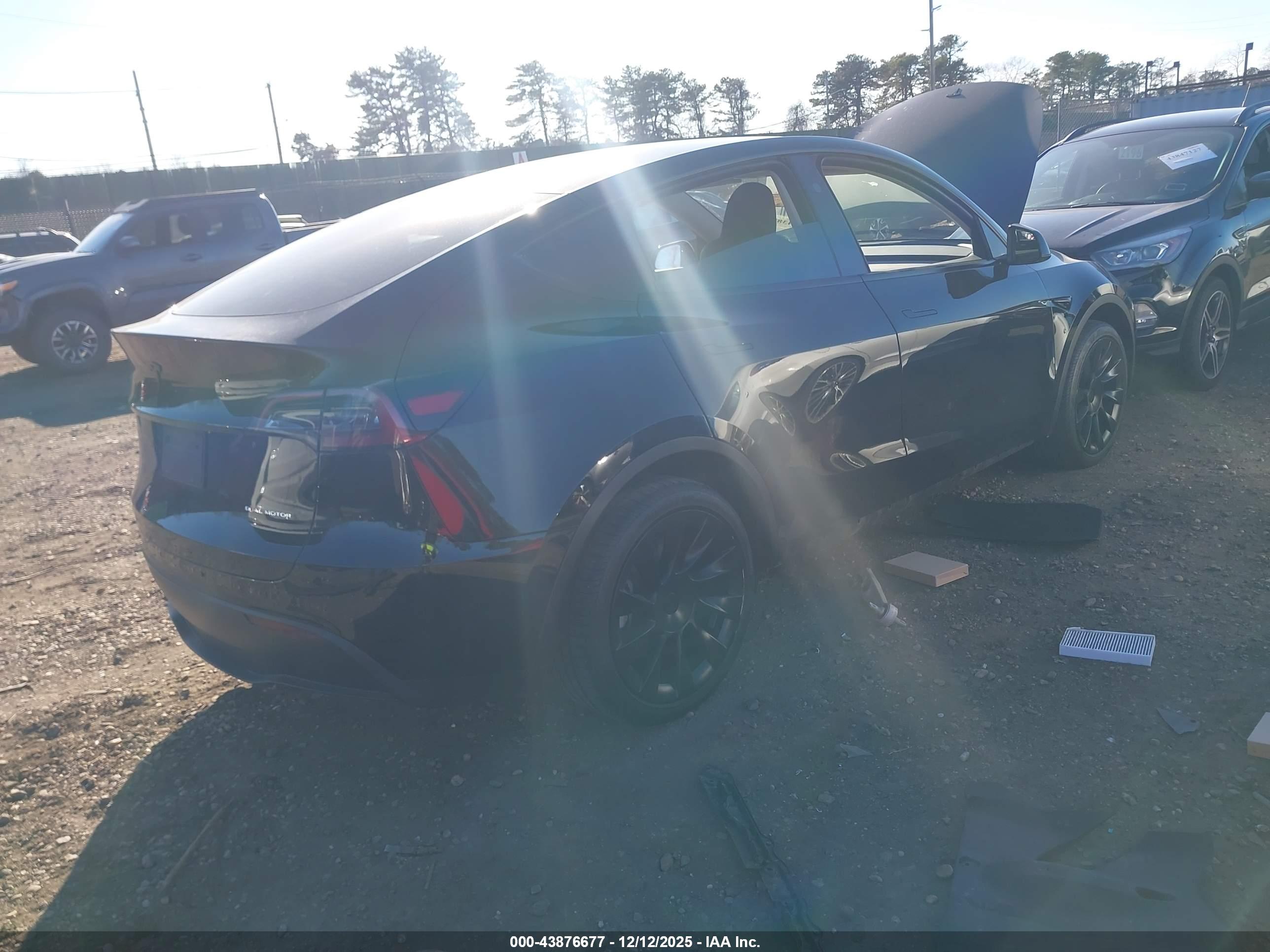TESLA MODEL image 4