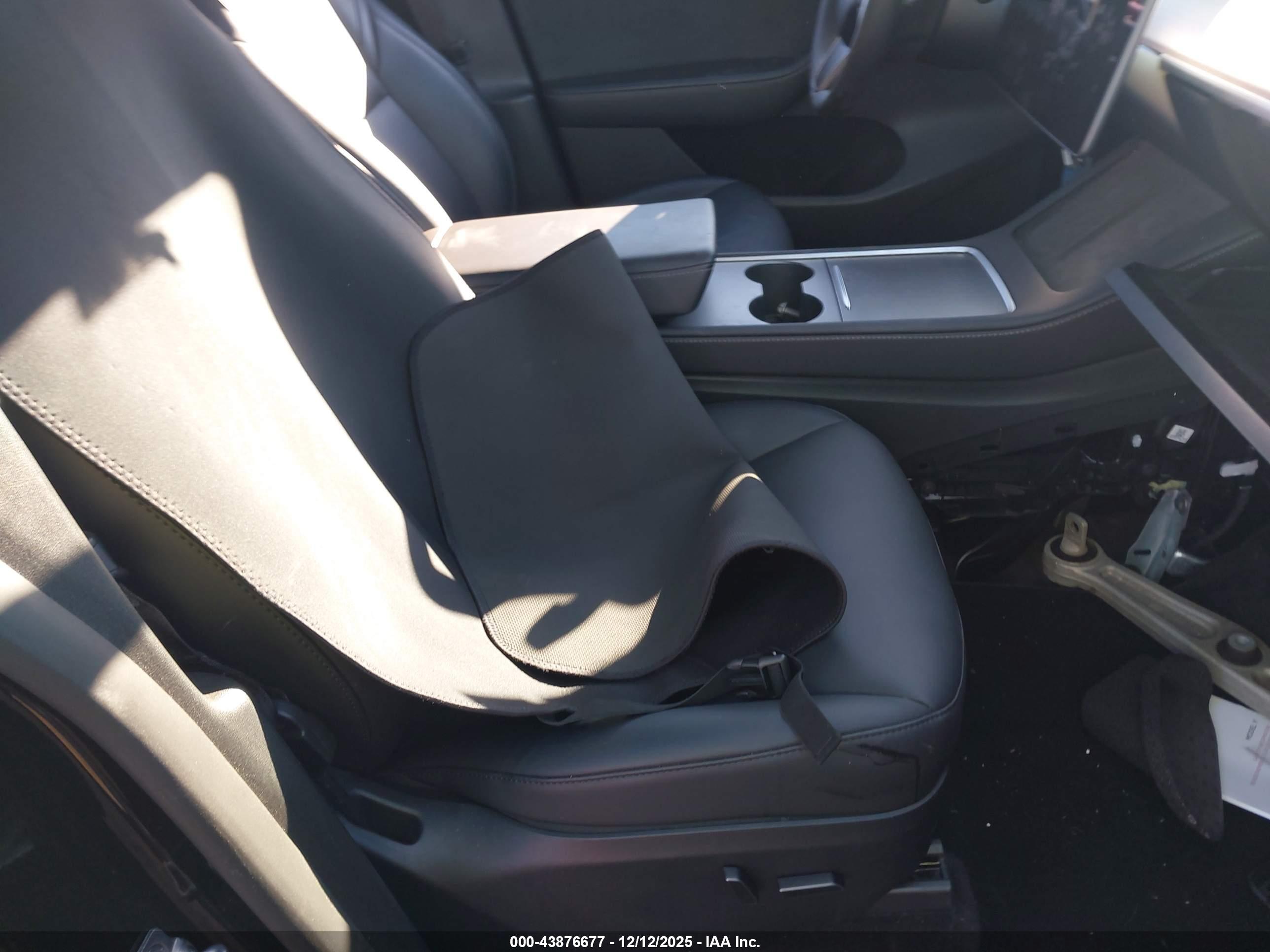 TESLA MODEL image 5