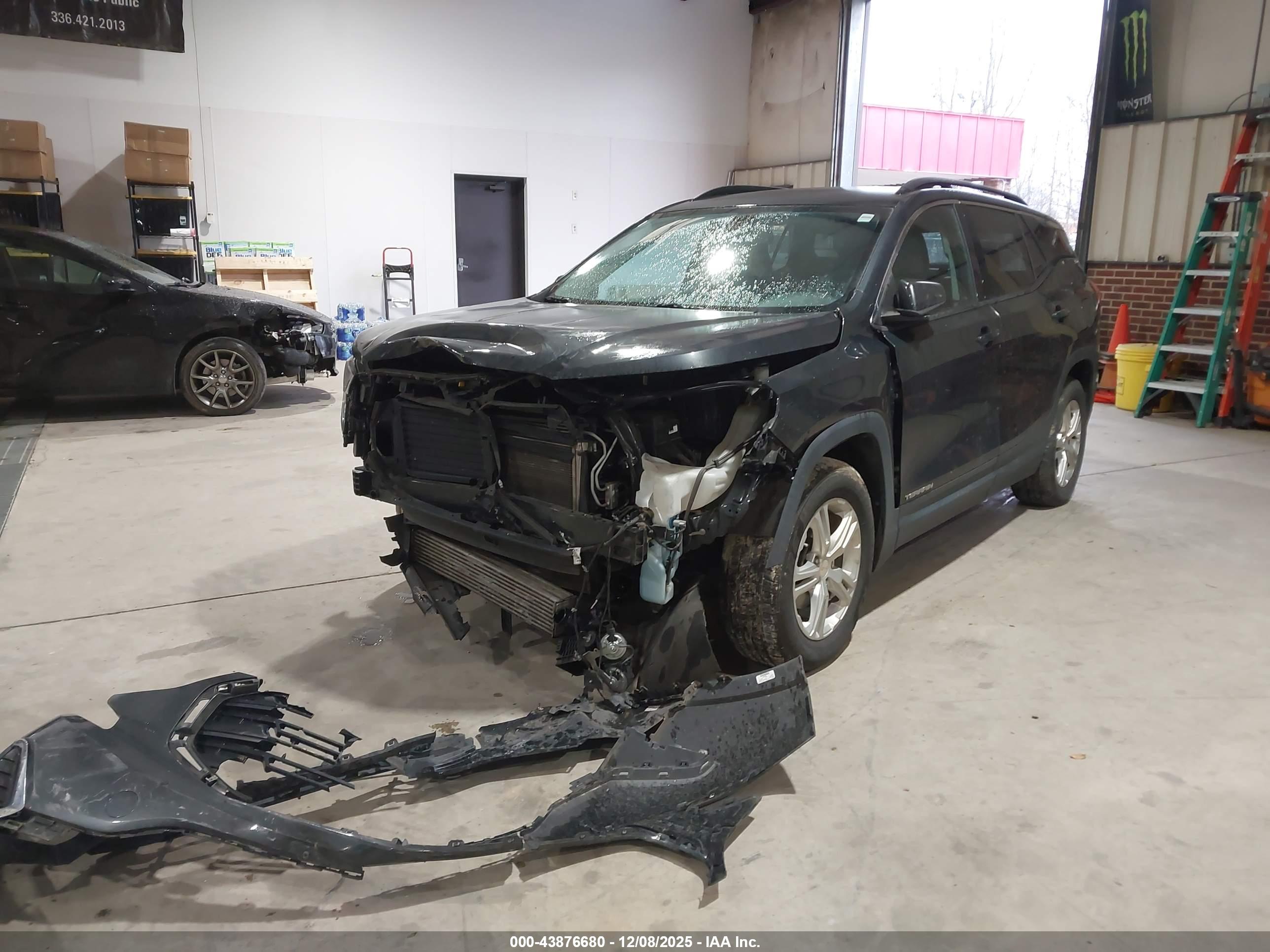 GMC TERRAIN image 2